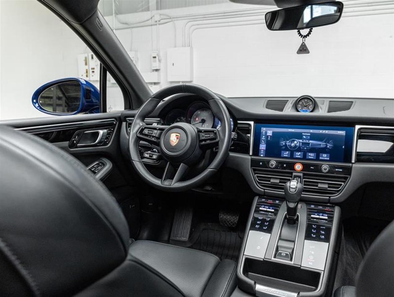 2023 Porsche Macan  Photo