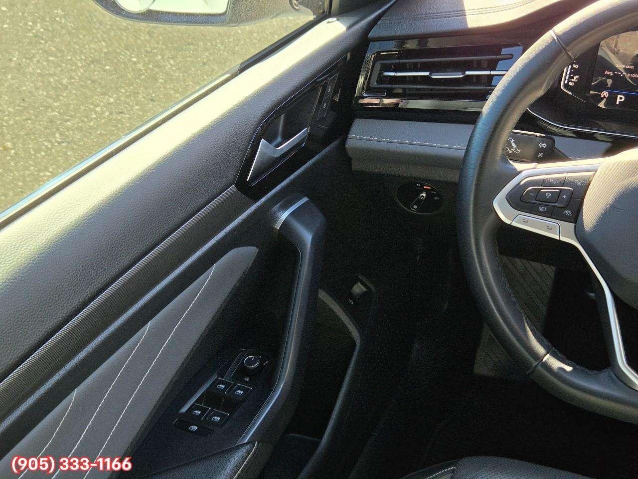 2025 Volkswagen Jetta Highline Apple CarPlay & Android Auto • Power Sunroof • Leather Seating • Cooled Front Seats • Built-In Navigation System Photo