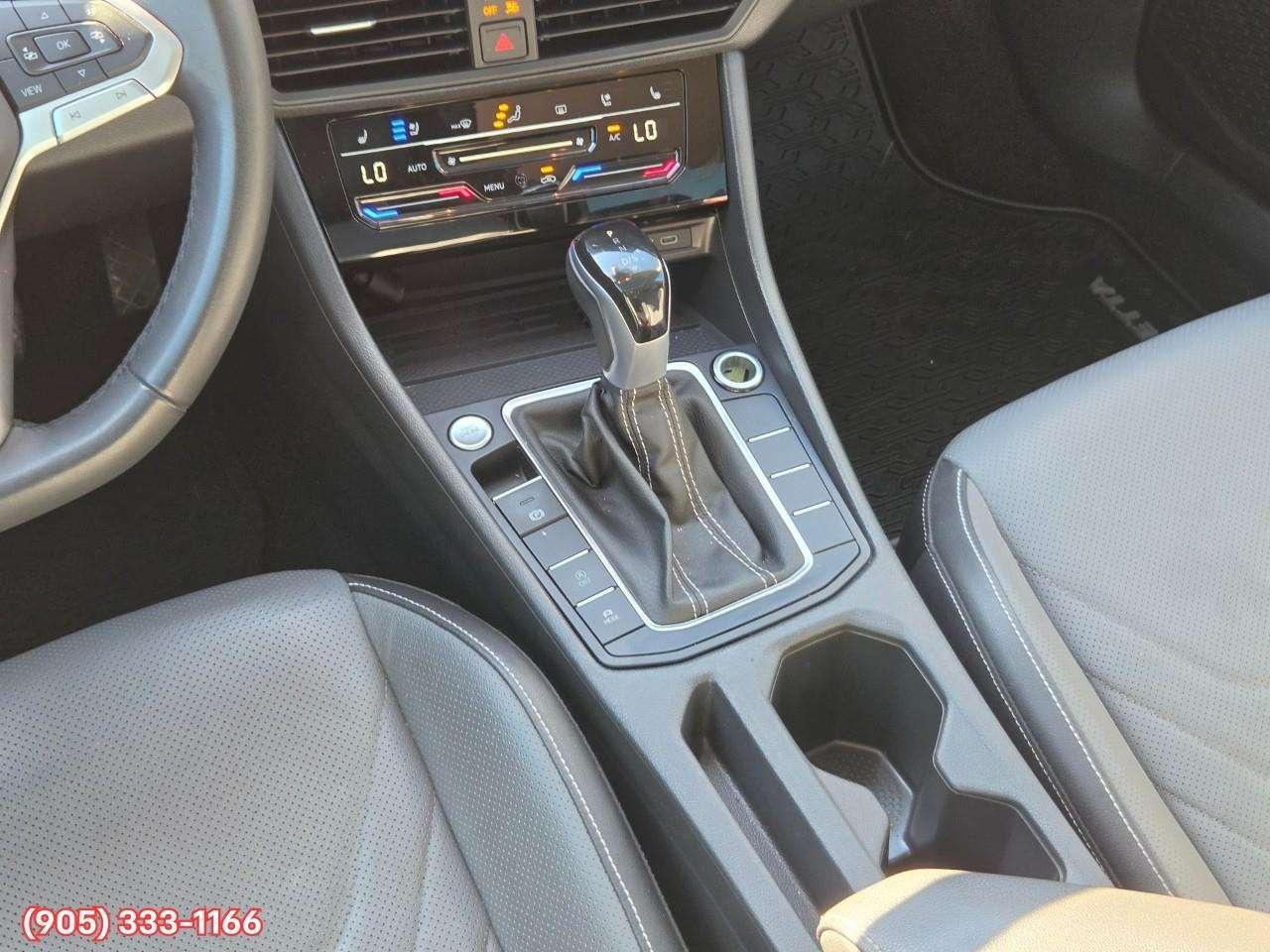 2025 Volkswagen Jetta Highline Apple CarPlay & Android Auto • Power Sunroof • Leather Seating • Cooled Front Seats • Built-In Navigation System Photo