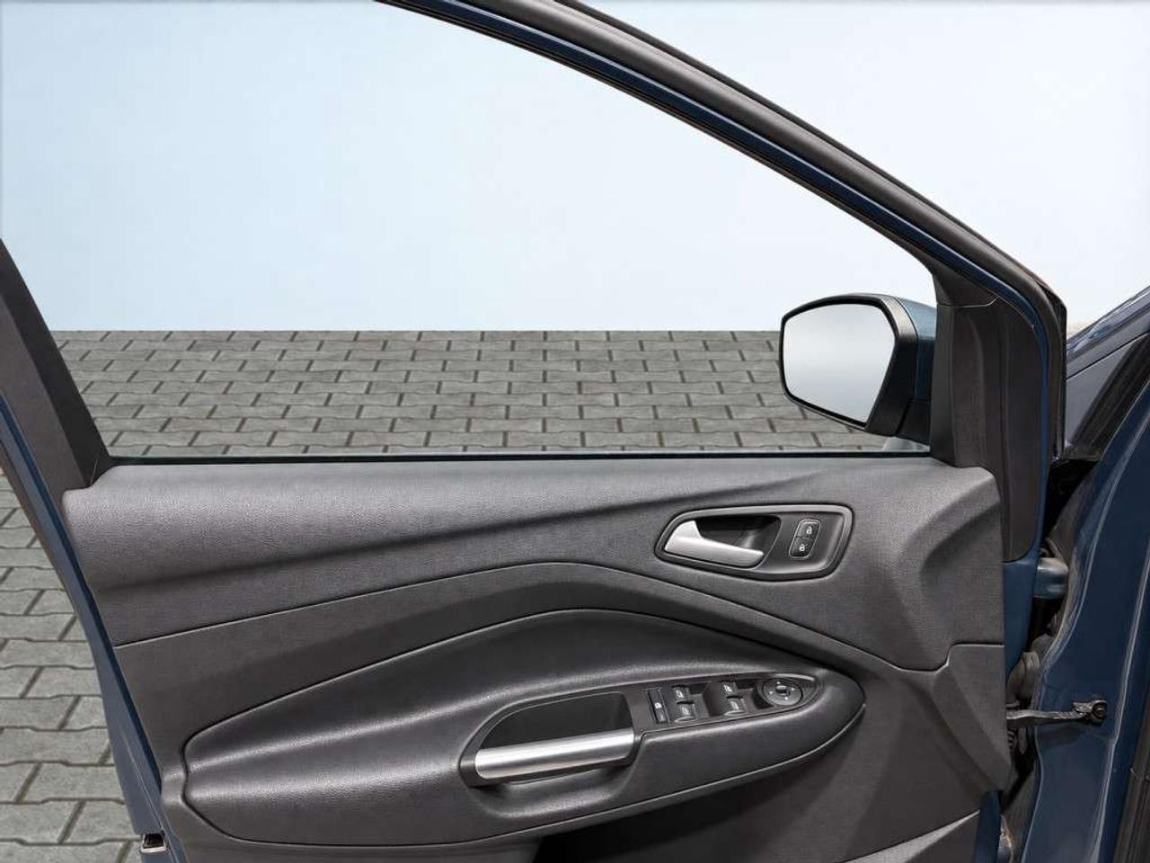 2019 Ford Escape SE 4WD   Adaptive Cruise   Blind Spot   NAV   Remote Start Photo