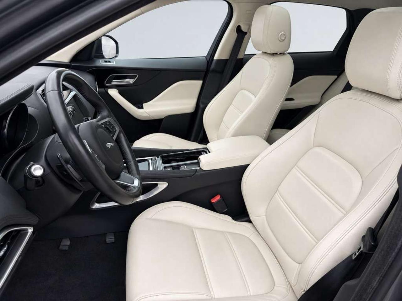 2020 Jaguar F-PACE F-PACE 25t AWD / PANOROOF / LEATHER / NAVI / HEATED STEERING Photo