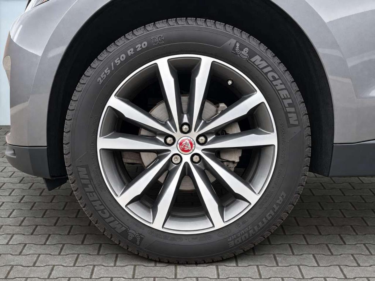 2020 Jaguar F-PACE F-PACE 25t AWD / PANOROOF / LEATHER / NAVI / HEATED STEERING Photo
