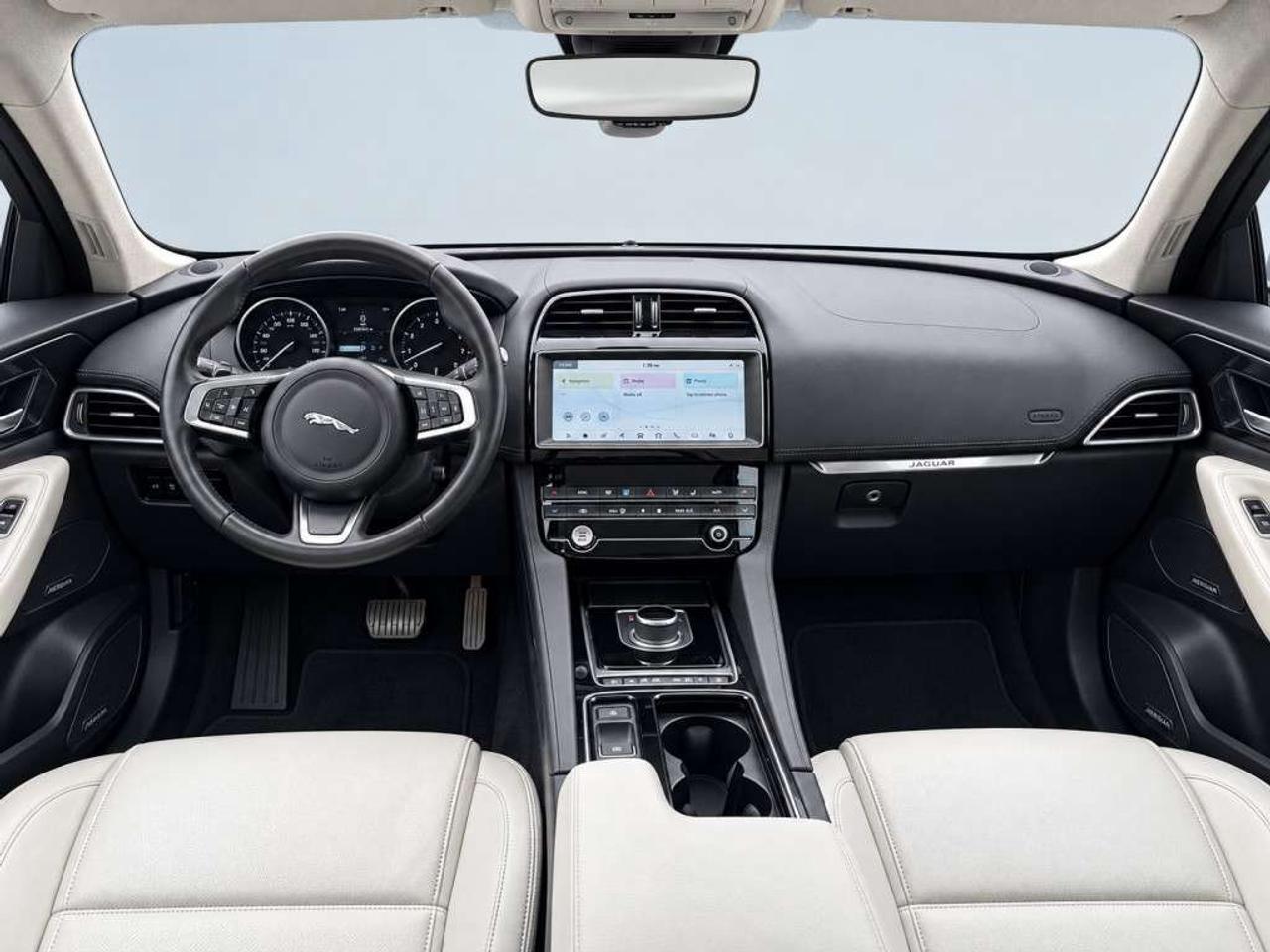 2020 Jaguar F-PACE F-PACE 25t AWD / PANOROOF / LEATHER / NAVI / HEATED STEERING Photo