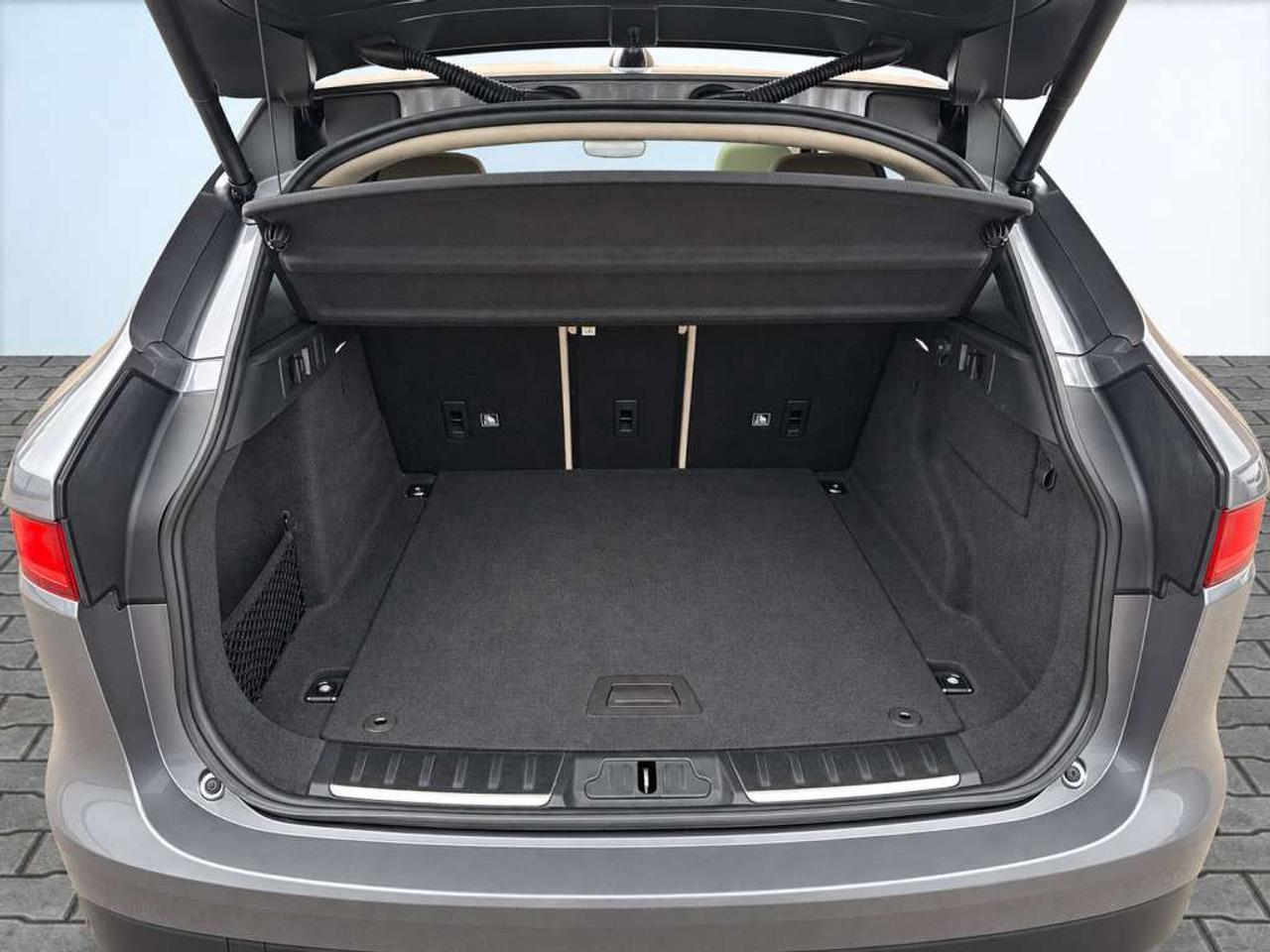 2020 Jaguar F-PACE F-PACE 25t AWD / PANOROOF / LEATHER / NAVI / HEATED STEERING Photo