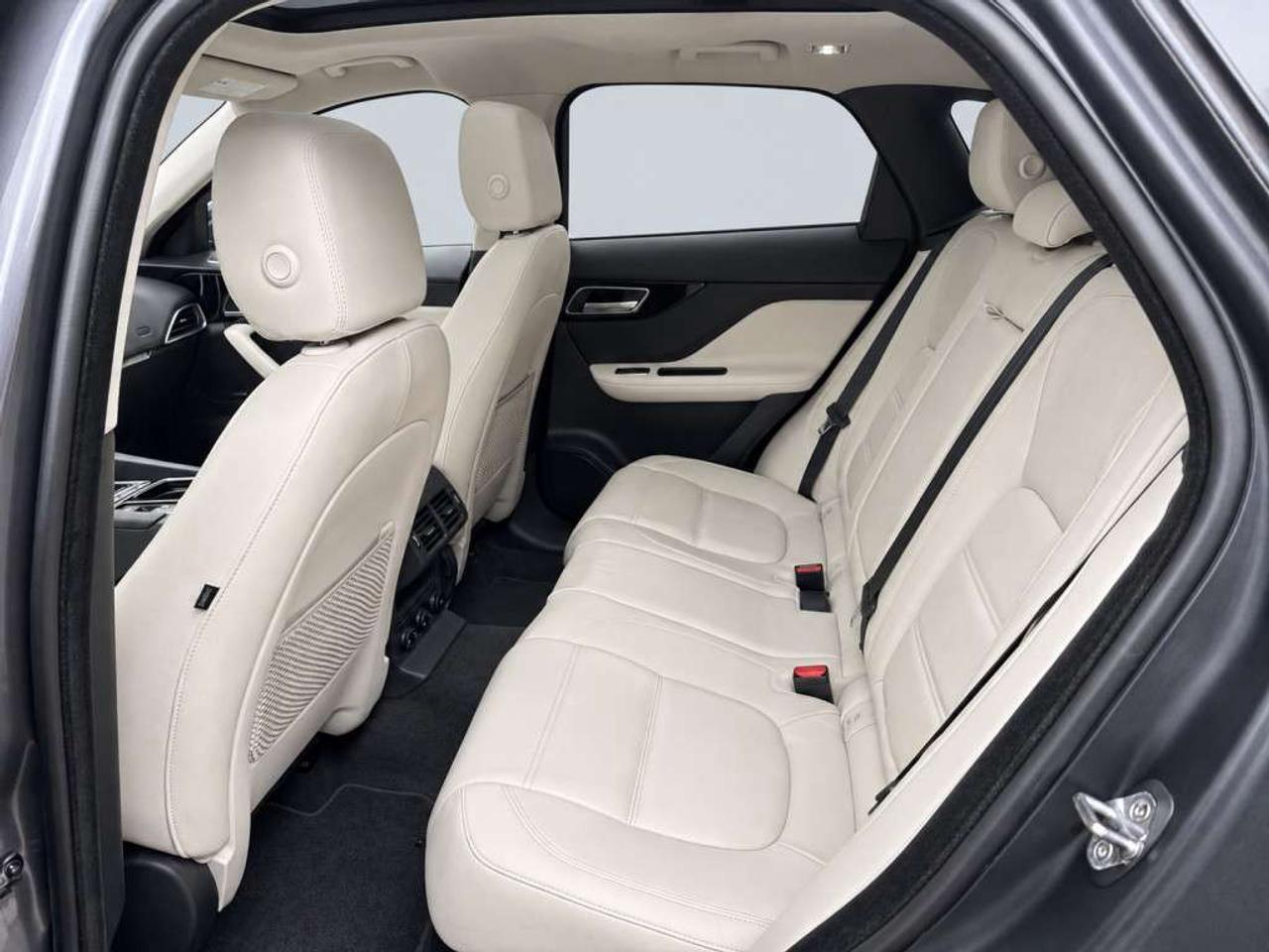 2020 Jaguar F-PACE F-PACE 25t AWD / PANOROOF / LEATHER / NAVI / HEATED STEERING Photo