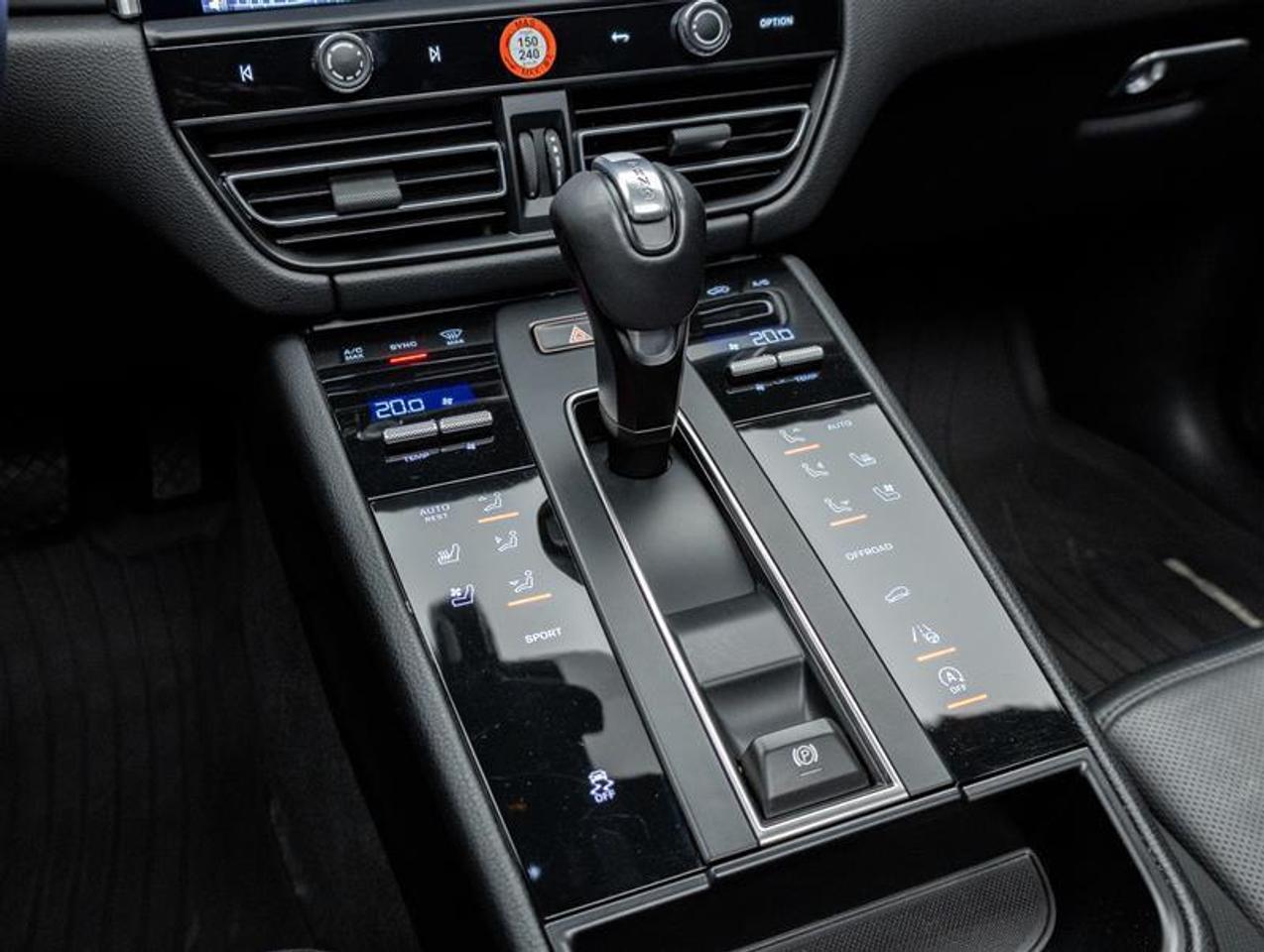 2024 Porsche Macan  Photo