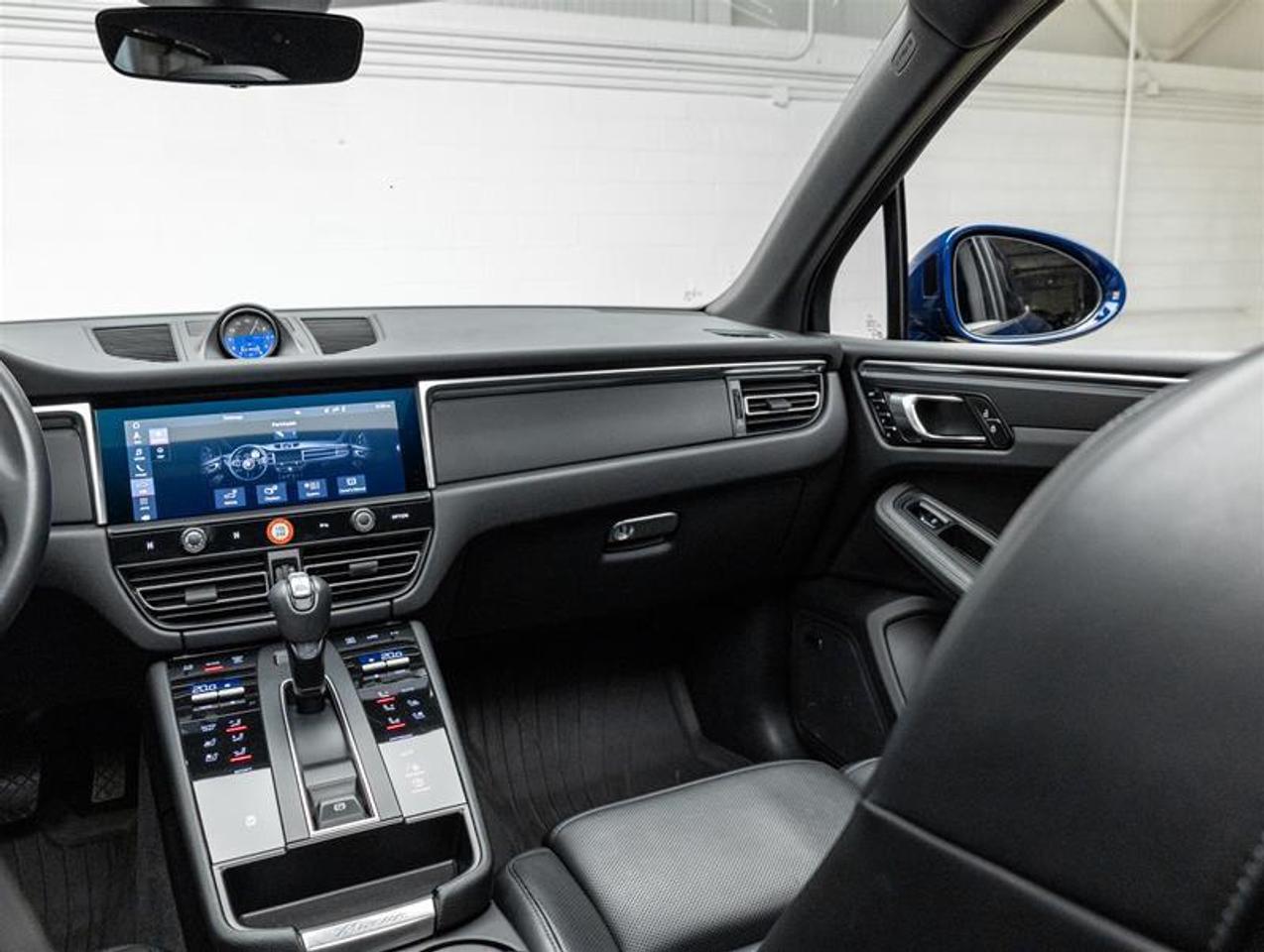 2024 Porsche Macan  Photo