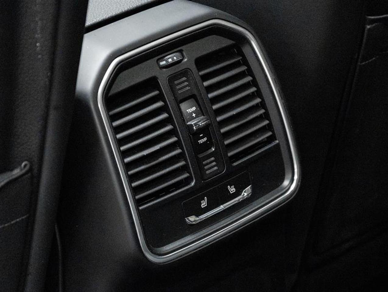 2024 Porsche Macan  Photo