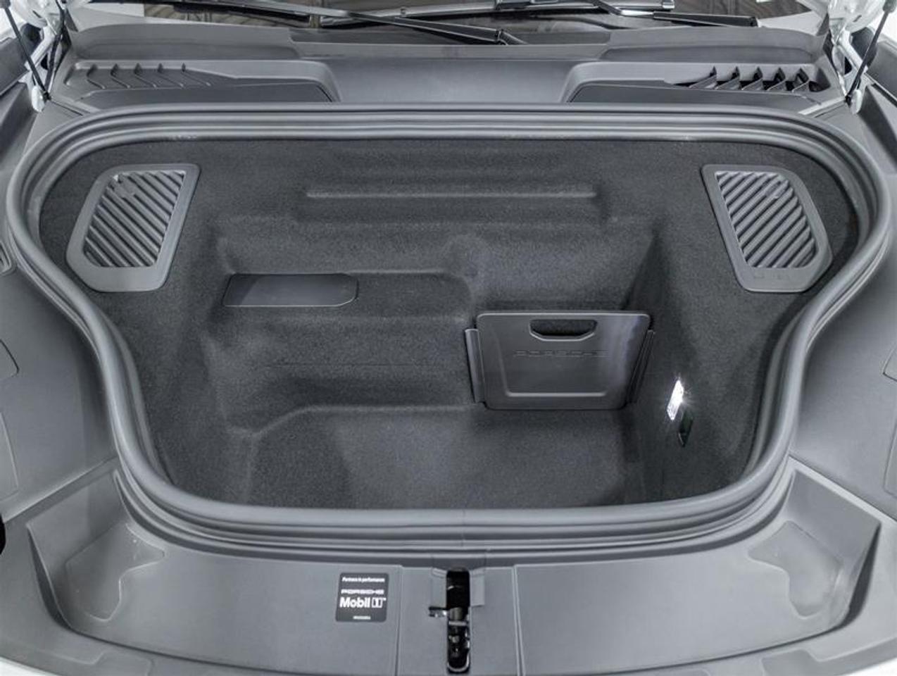2026 Porsche Macan  Photo5