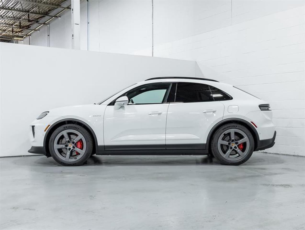 2026 Porsche Macan  Photo3