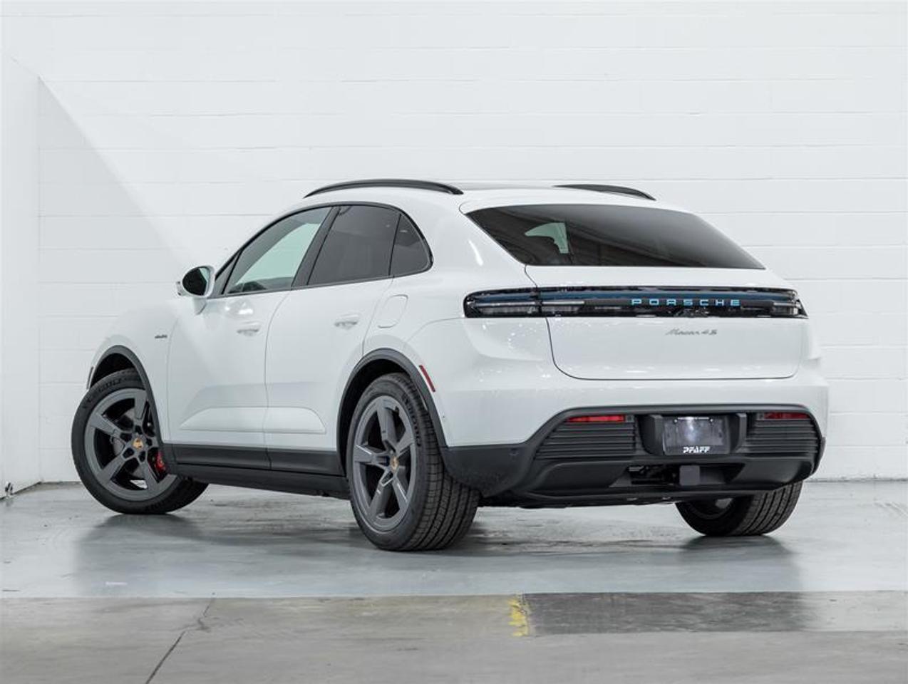 2026 Porsche Macan  Photo