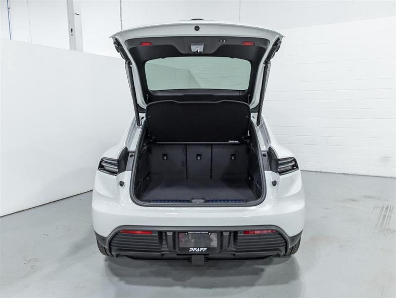 2026 Porsche Macan  Photo