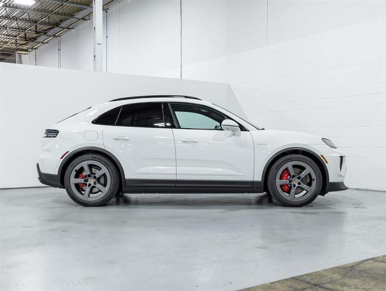 2026 Porsche Macan  Photo