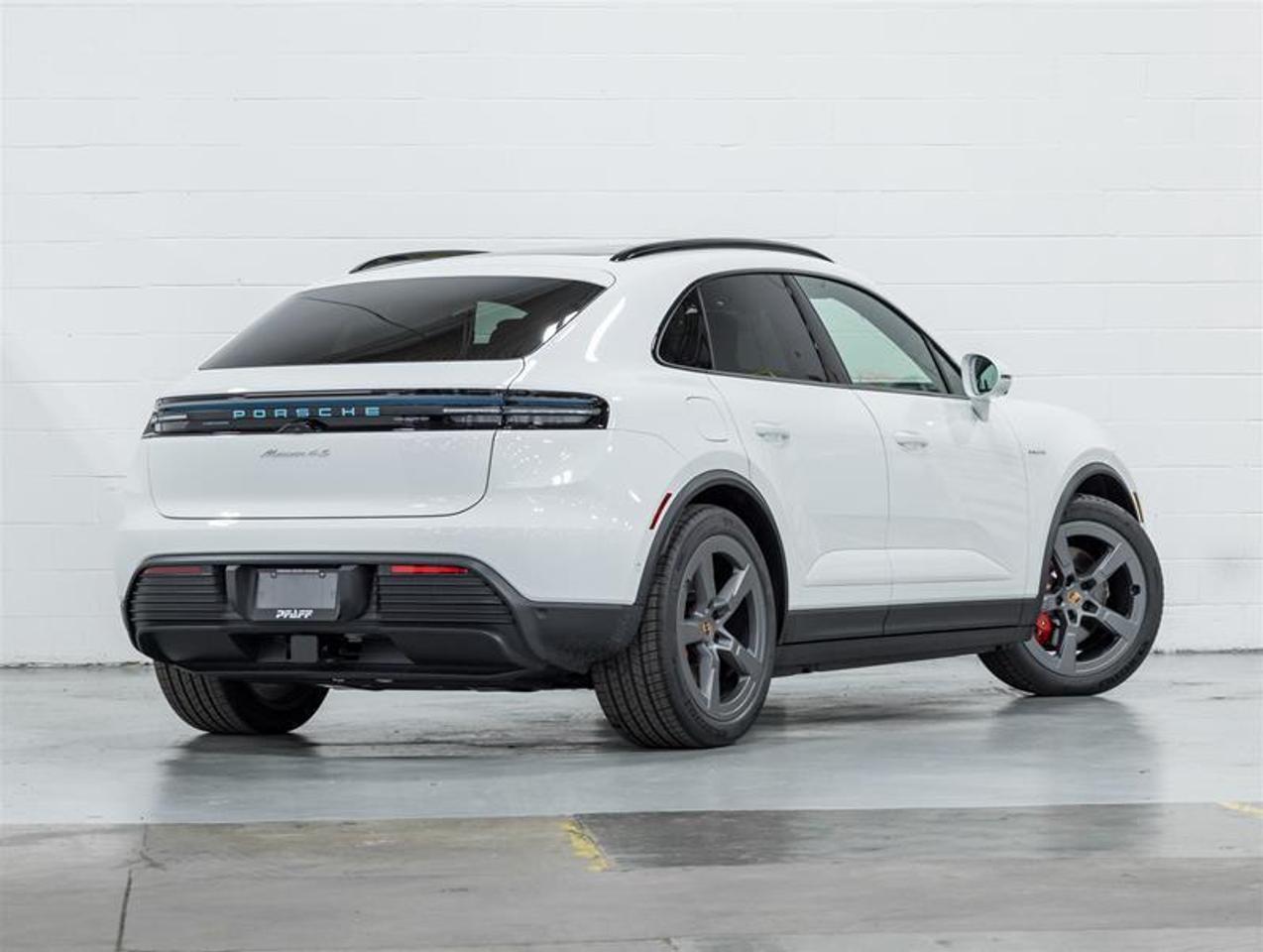 2026 Porsche Macan  Photo