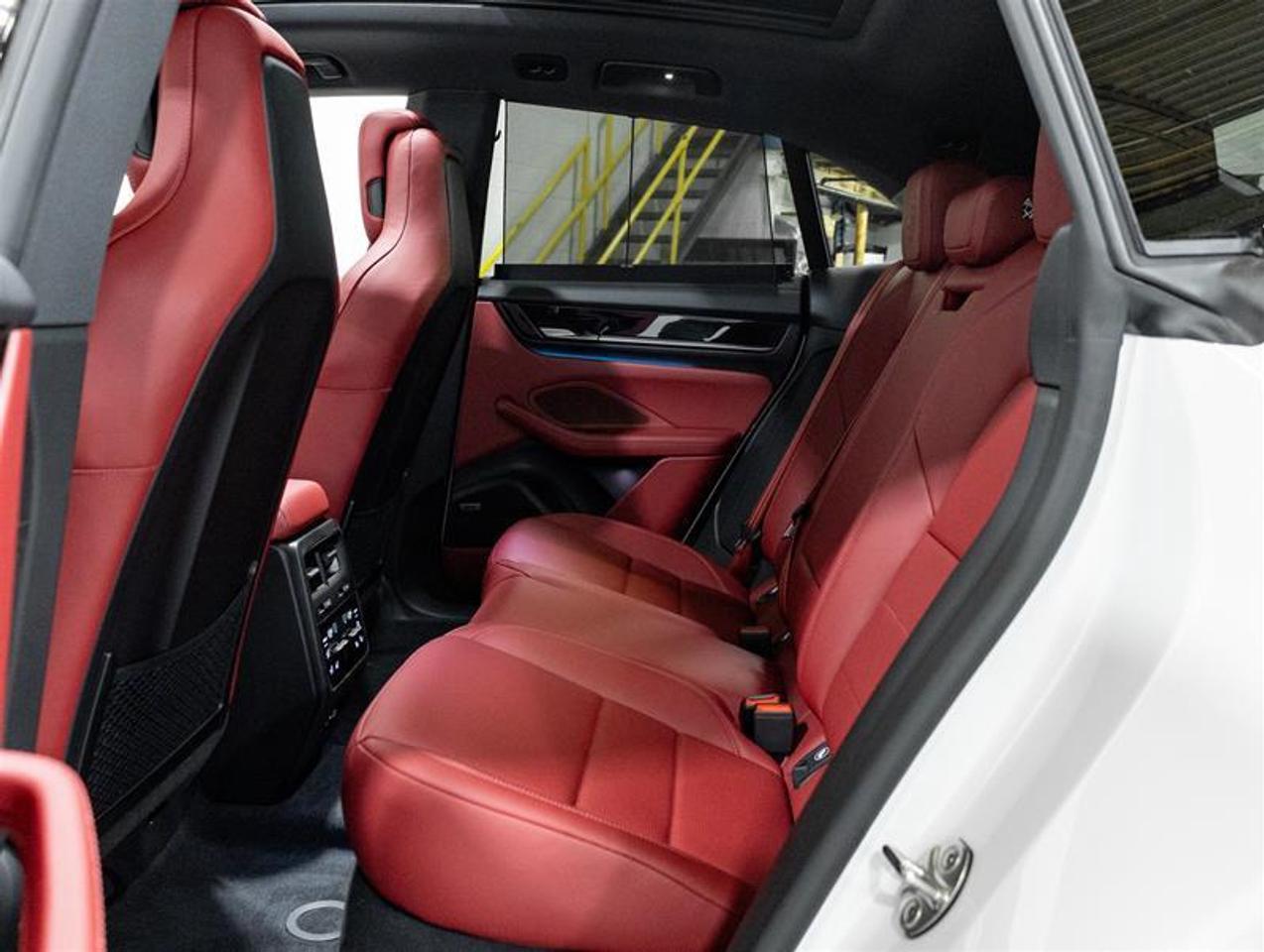 2026 Porsche Macan  Photo