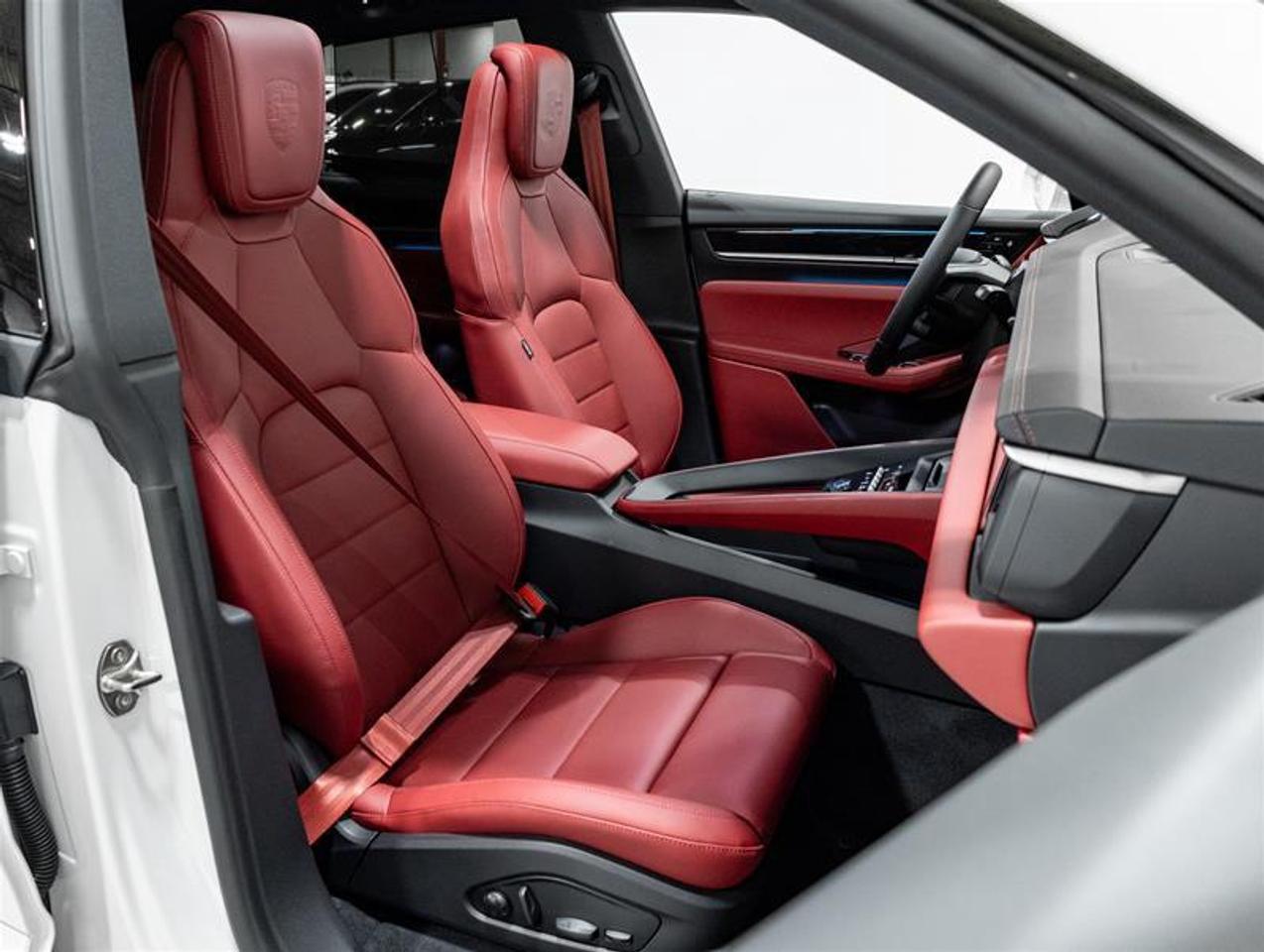 2026 Porsche Macan  Photo