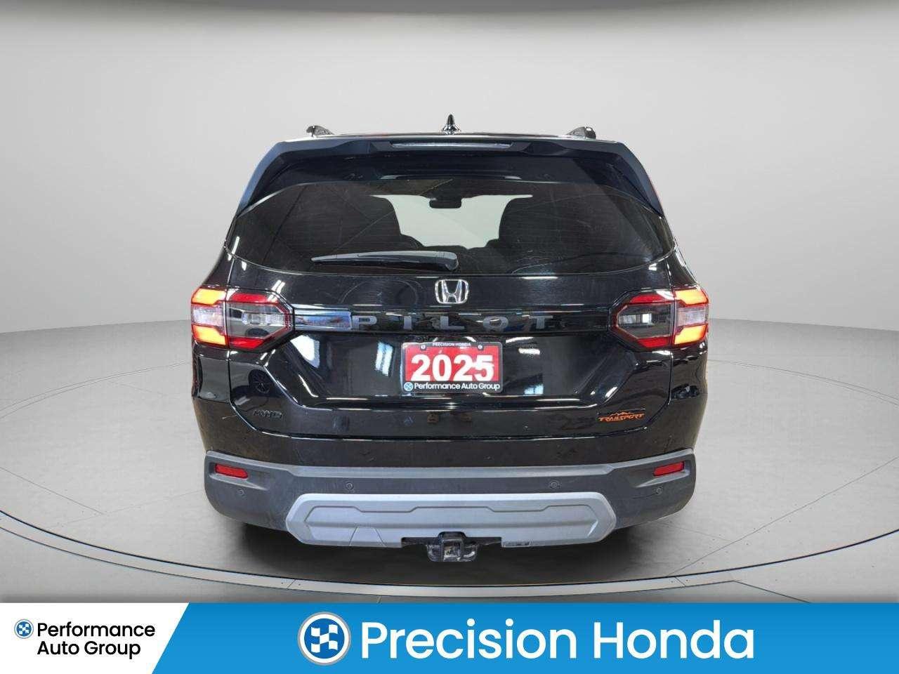 2025 Honda Pilot TrailSport Sunroof CarPlay  Leather 8Pass Photo