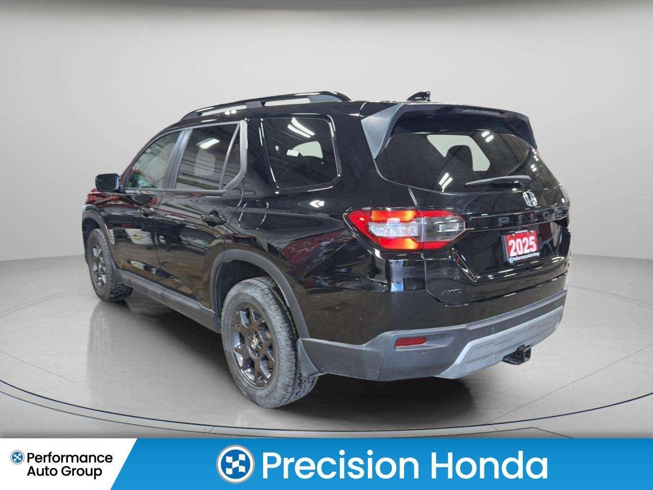 2025 Honda Pilot TrailSport Sunroof CarPlay  Leather 8Pass Photo
