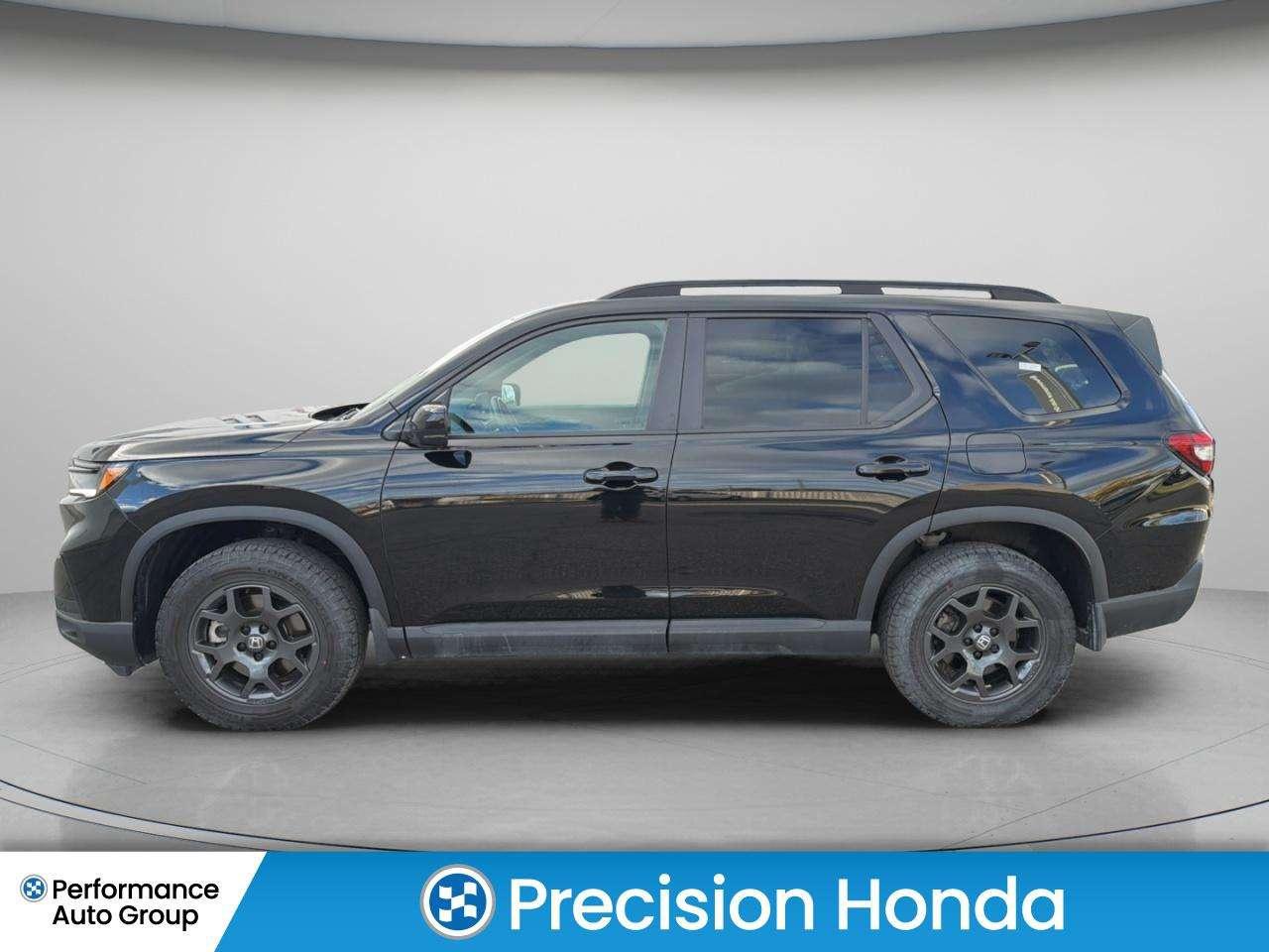 2025 Honda Pilot TrailSport Sunroof CarPlay  Leather 8Pass Photo