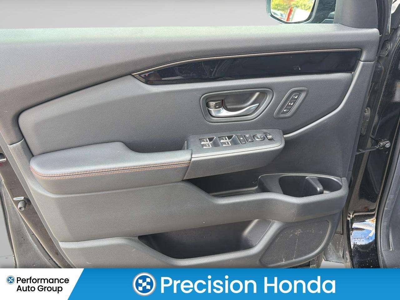 2025 Honda Pilot TrailSport Sunroof CarPlay  Leather 8Pass Photo