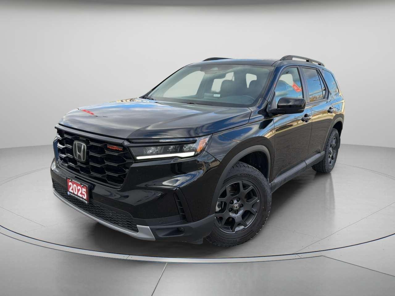 2025 Honda Pilot TrailSport Sunroof CarPlay  Leather 8Pass Photo