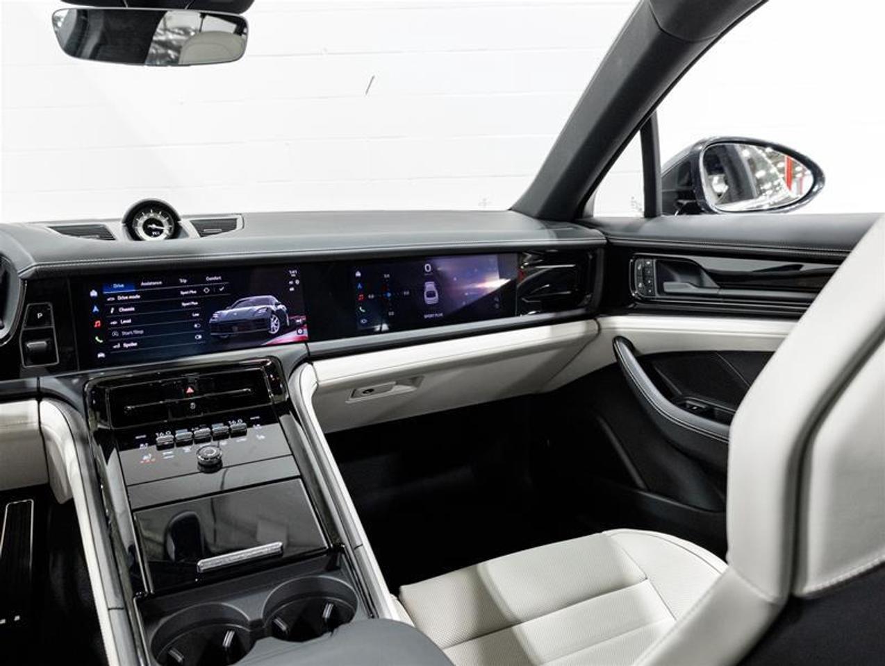 2026 Porsche Panamera  Photo