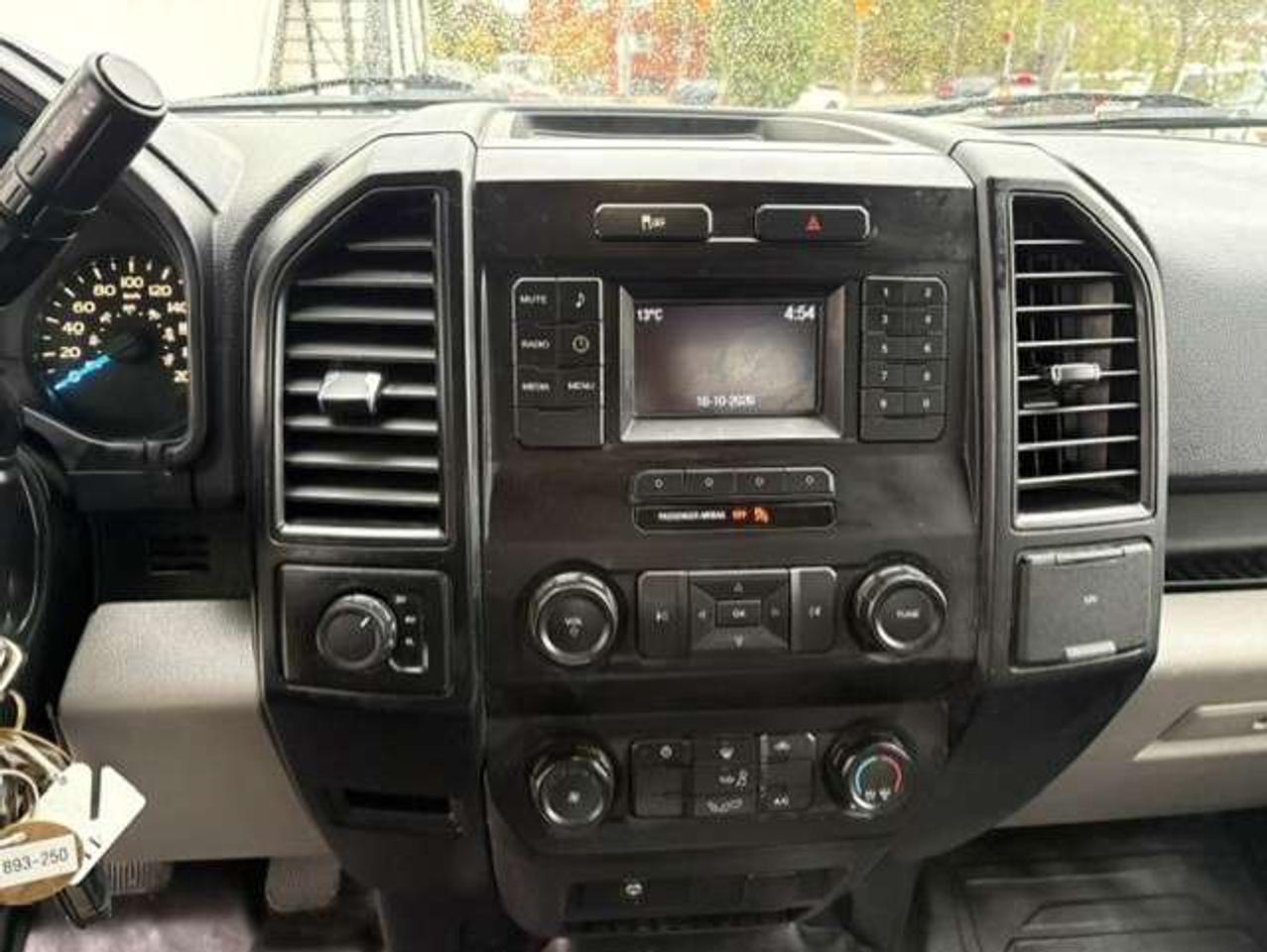 2015 Ford F-150 4WD ONLY 69KM-V8 5.0L-CREW CAB-TOMMY P/LIFTGATE Photo