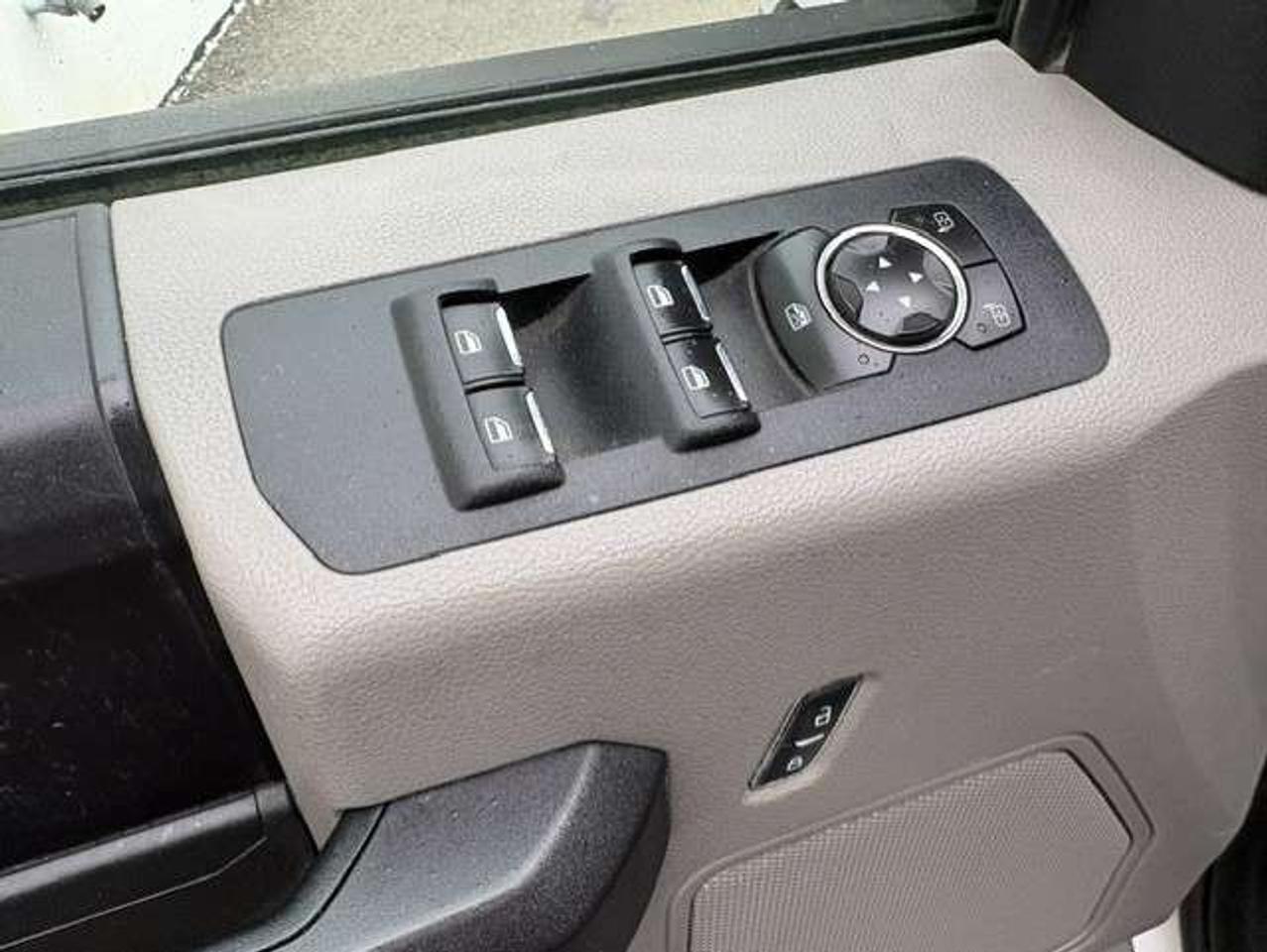2015 Ford F-150 4WD ONLY 69KM-V8 5.0L-CREW CAB-TOMMY P/LIFTGATE Photo