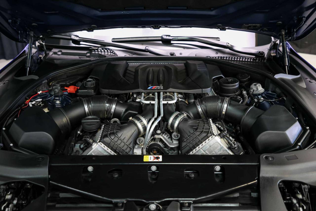 2013 BMW M6 COUPE V8 560HP CARBONROOF NOACCIDNT EXEC.PKG Photo