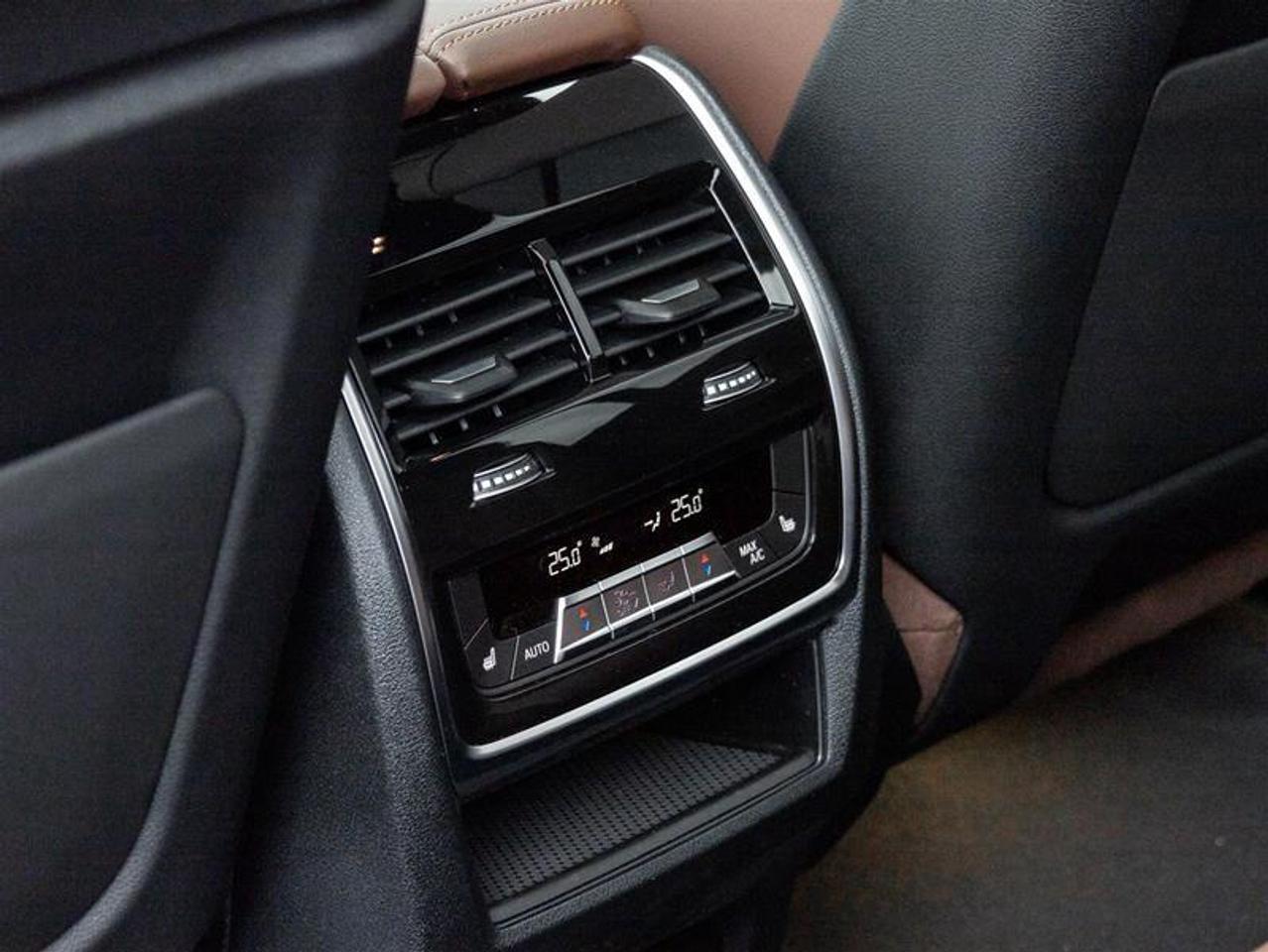 2027 BMW X7 xDrive40i 4dr All-Wheel Drive Sports Activity Vehicle Photo