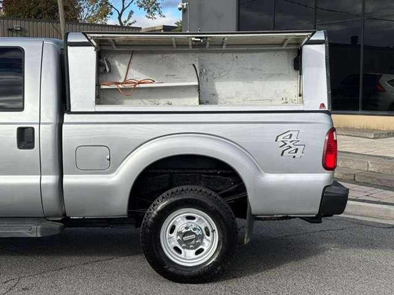 2015 Ford F-250 XLT 4X4 CREW CAB-SHORT BOX-CAP-INVERTER-SLIDE Photo2