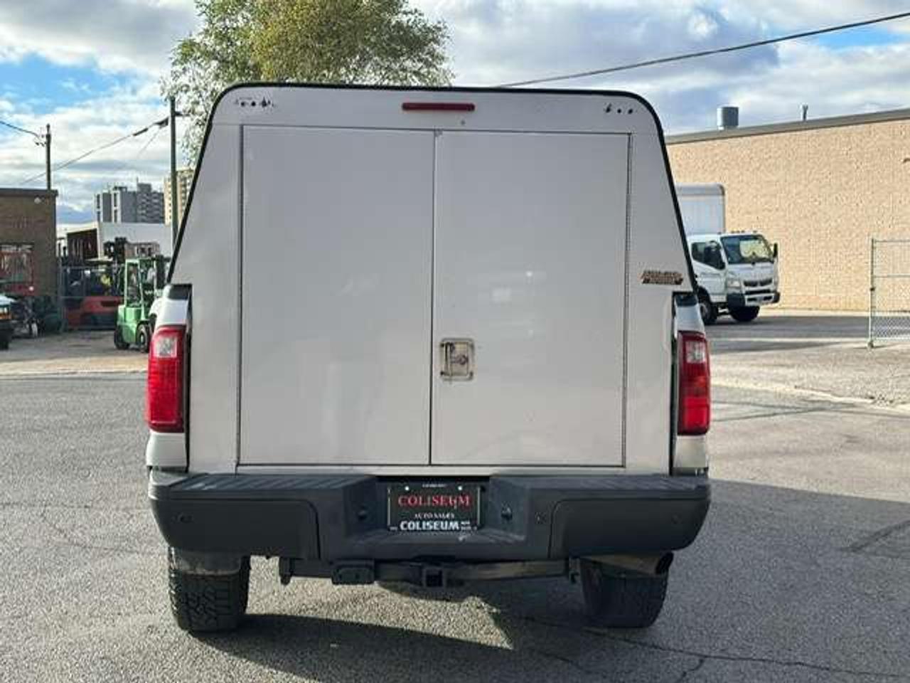 2015 Ford F-250 XLT 4X4 CREW CAB-SHORT BOX-CAP-INVERTER-SLIDE Photo