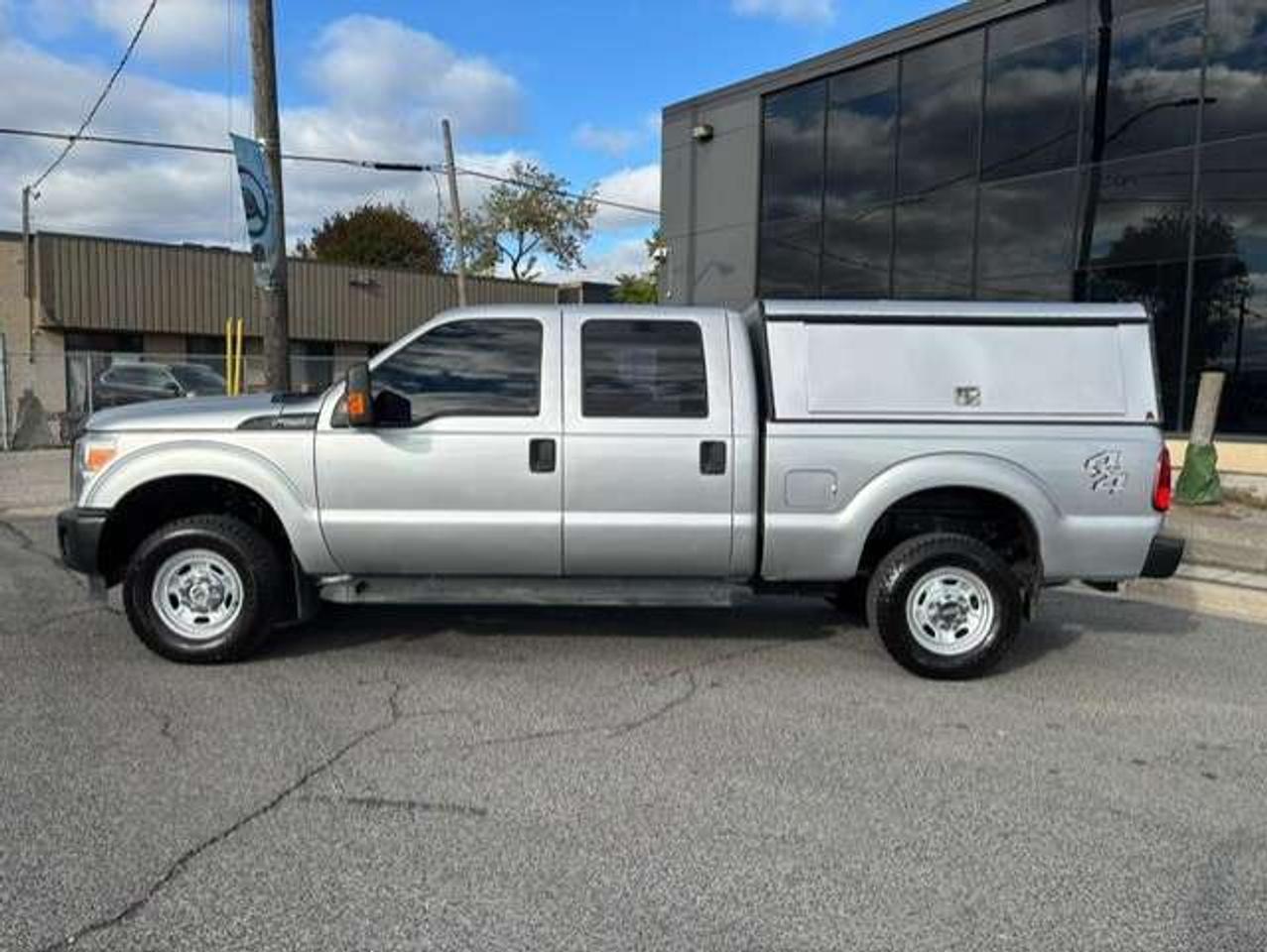 2015 Ford F-250 XLT 4X4 CREW CAB-SHORT BOX-CAP-INVERTER-SLIDE Photo5
