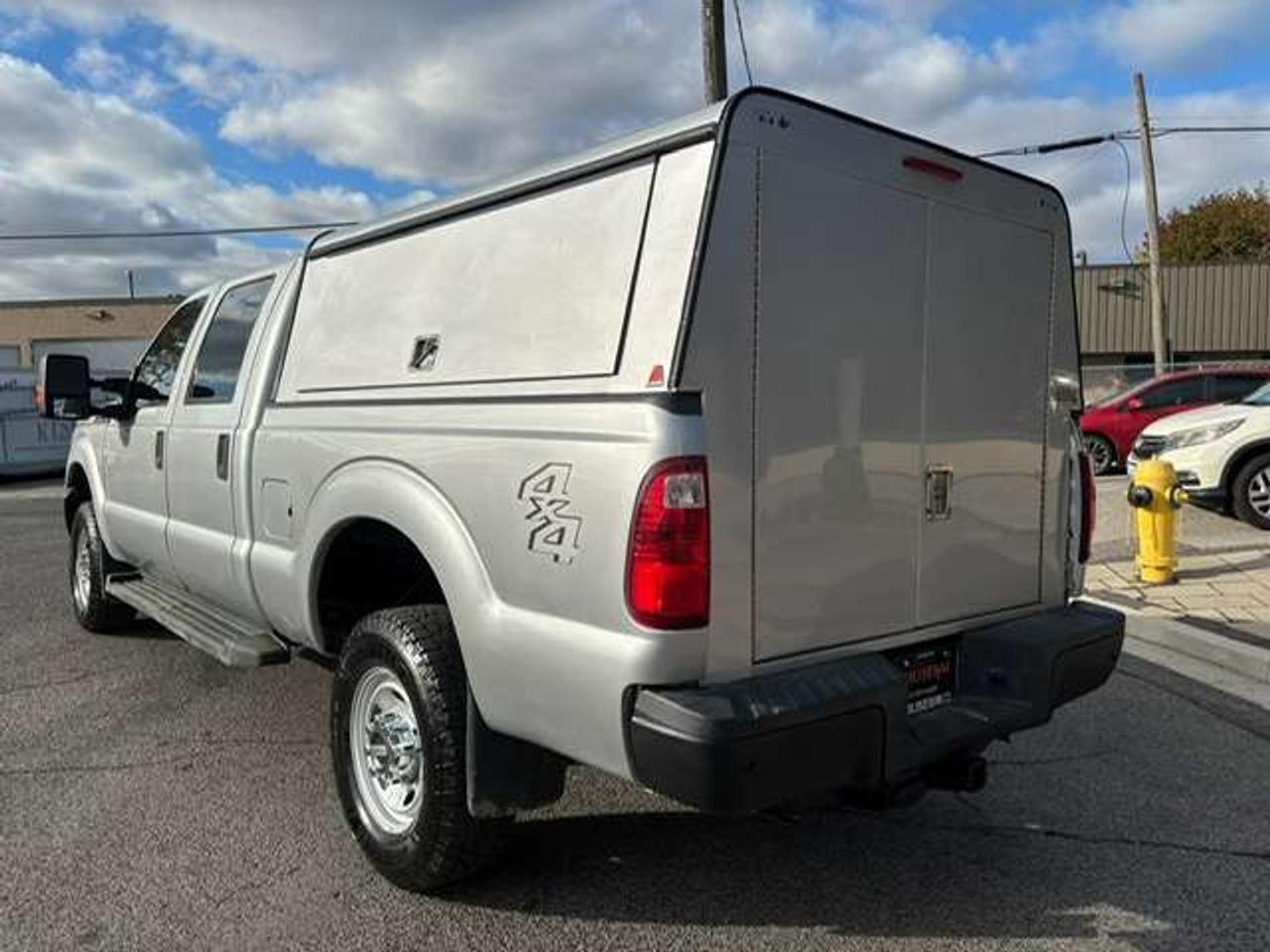 2015 Ford F-250 XLT 4X4 CREW CAB-SHORT BOX-CAP-INVERTER-SLIDE Photo