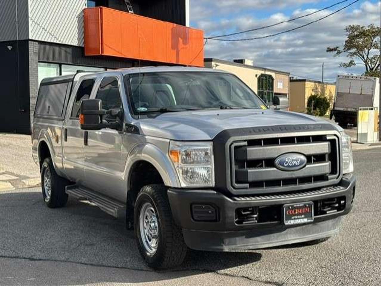 2015 Ford F-250 XLT 4X4 CREW CAB-SHORT BOX-CAP-INVERTER-SLIDE Photo