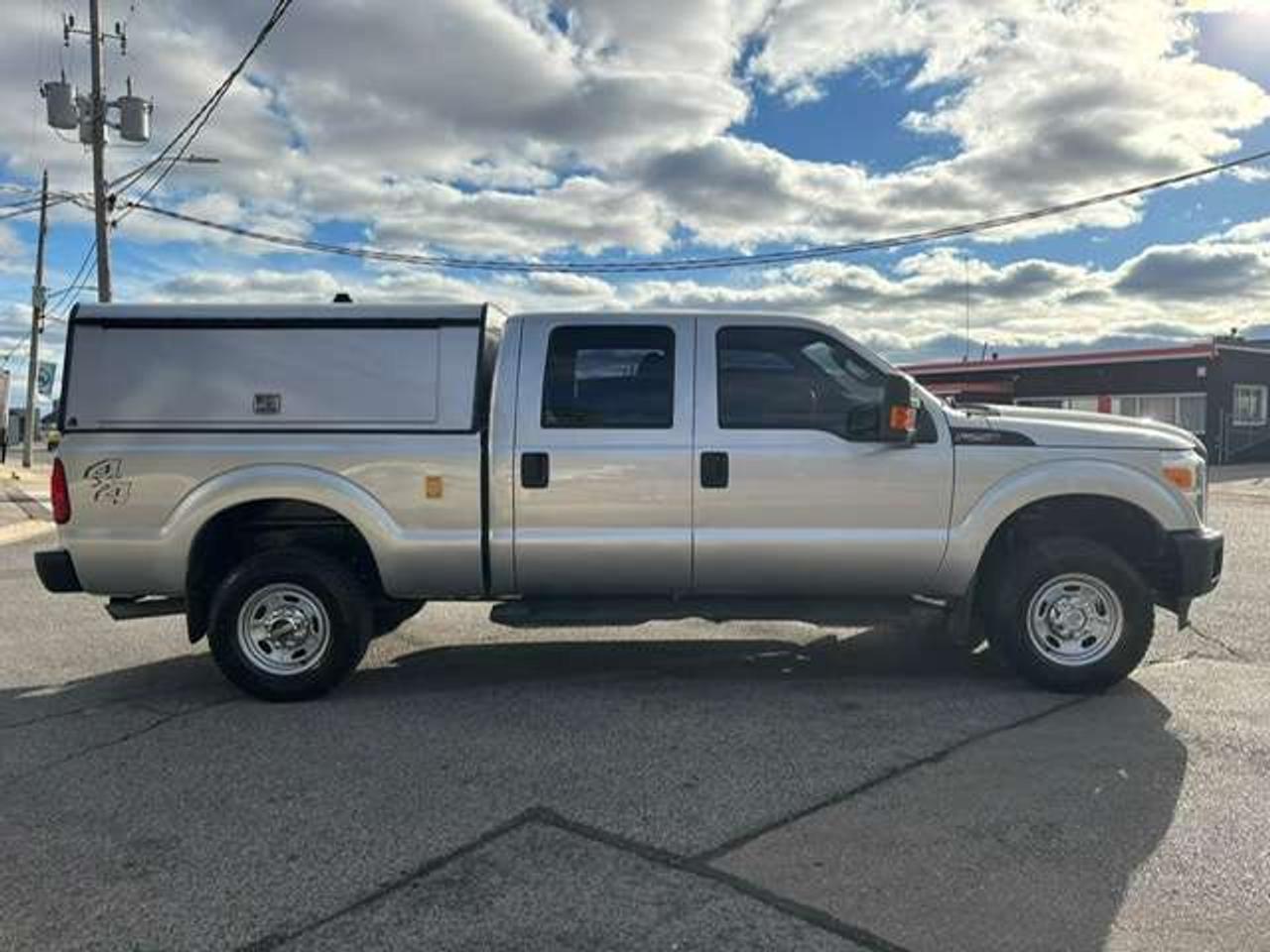 2015 Ford F-250 XLT 4X4 CREW CAB-SHORT BOX-CAP-INVERTER-SLIDE Photo