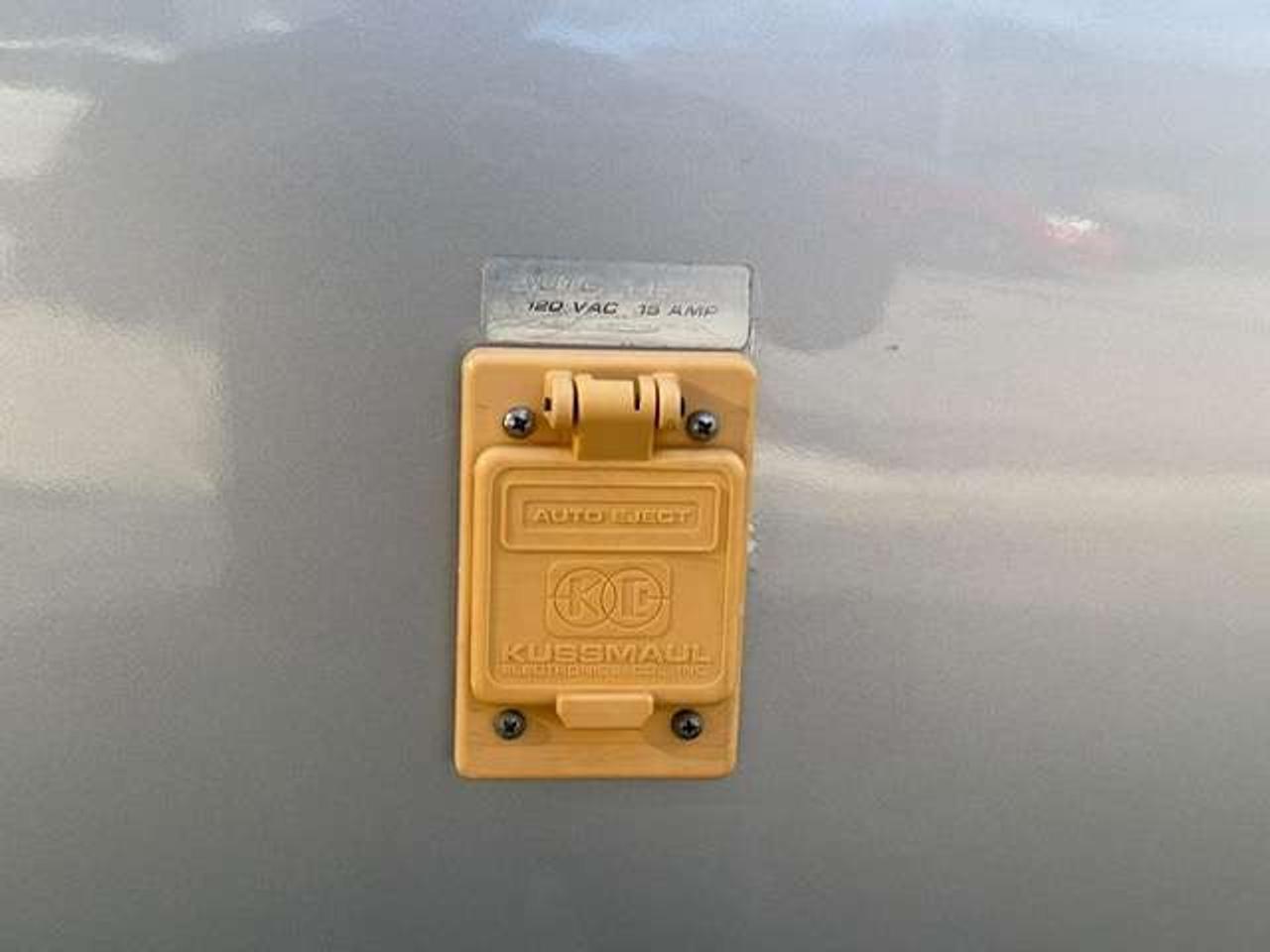 2015 Ford F-250 XLT 4X4 CREW CAB-SHORT BOX-CAP-INVERTER-SLIDE Photo