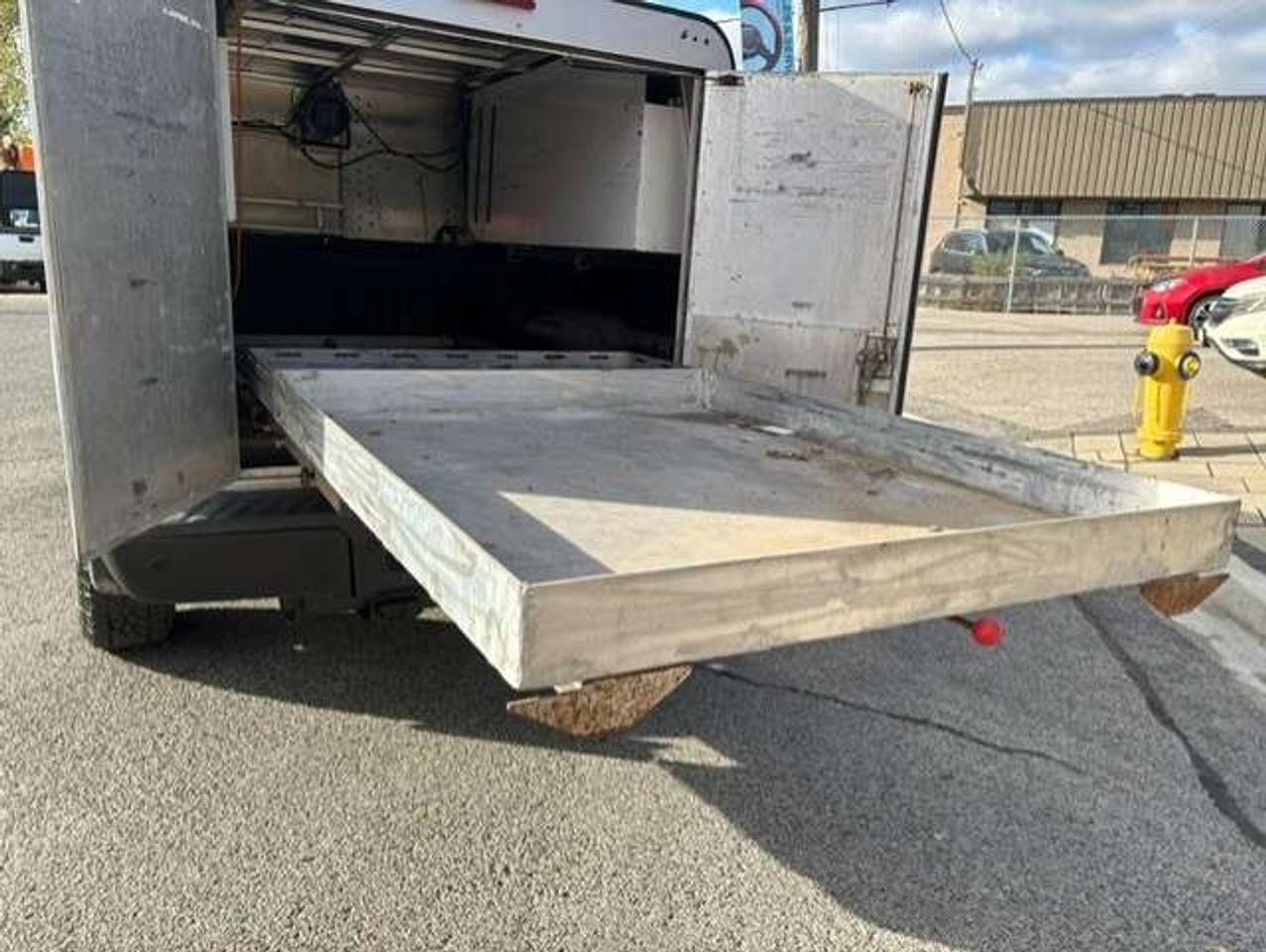2015 Ford F-250 XLT 4X4 CREW CAB-SHORT BOX-CAP-INVERTER-SLIDE Photo