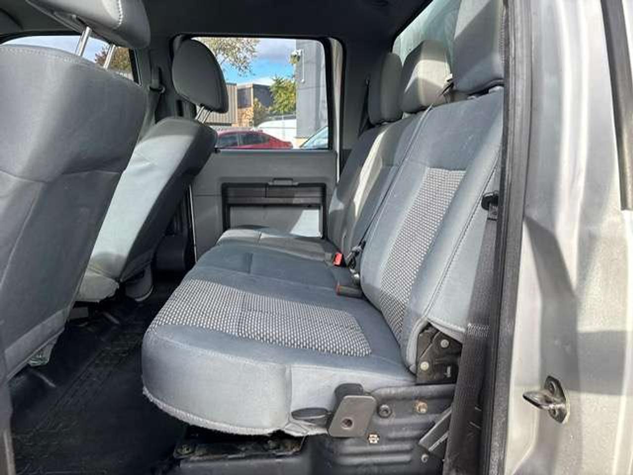 2015 Ford F-250 XLT 4X4 CREW CAB-SHORT BOX-CAP-INVERTER-SLIDE Photo