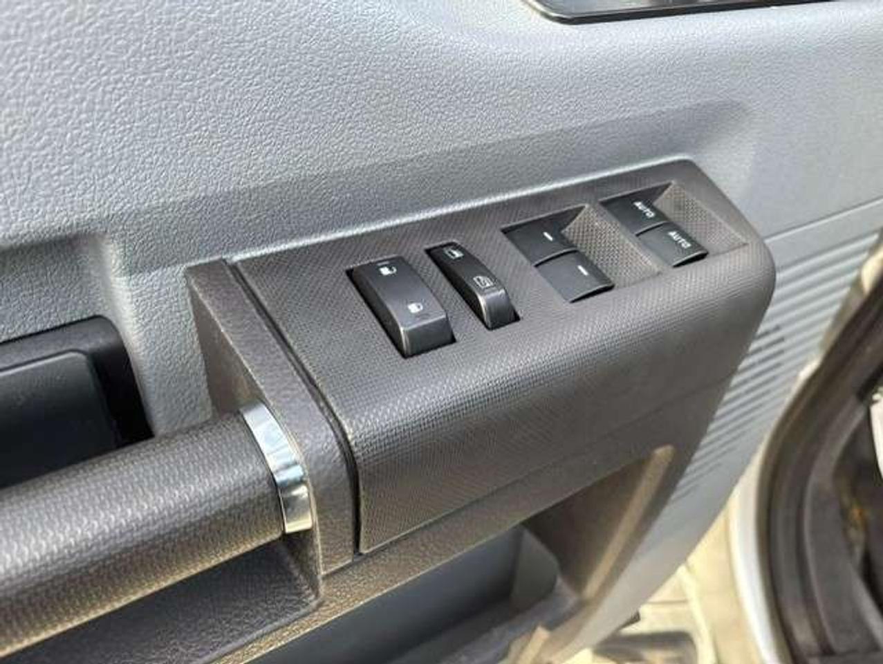 2015 Ford F-250 XLT 4X4 CREW CAB-SHORT BOX-CAP-INVERTER-SLIDE Photo