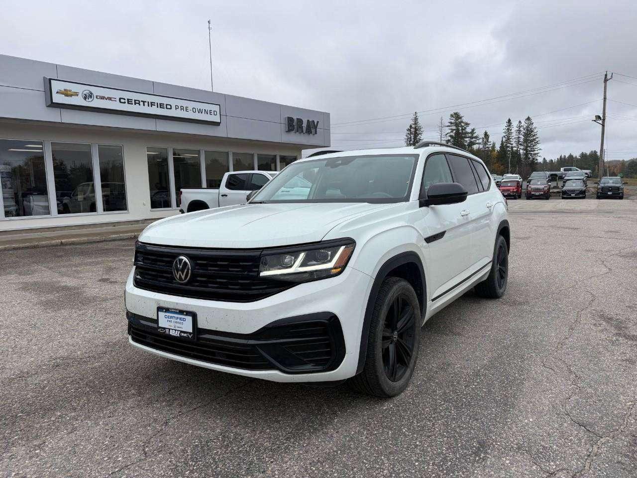 2023 Volkswagen Atlas ALL WEATHER MATS. 7 SEATER. PANORAMIC SUNROOF. FENDER AUDIO SYSTEM. HEATED FRONT AND REAR SEATS. CERTIFIED. Photo