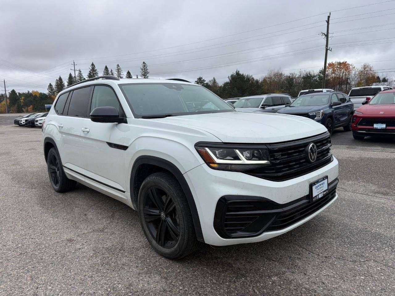 2023 Volkswagen Atlas ALL WEATHER MATS. 7 SEATER. PANORAMIC SUNROOF. FENDER AUDIO SYSTEM. HEATED FRONT AND REAR SEATS. CERTIFIED. Photo