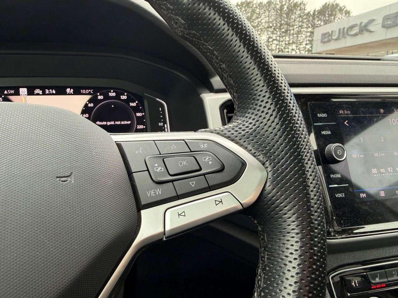2023 Volkswagen Atlas ALL WEATHER MATS. 7 SEATER. PANORAMIC SUNROOF. FENDER AUDIO SYSTEM. HEATED FRONT AND REAR SEATS. CERTIFIED. Photo