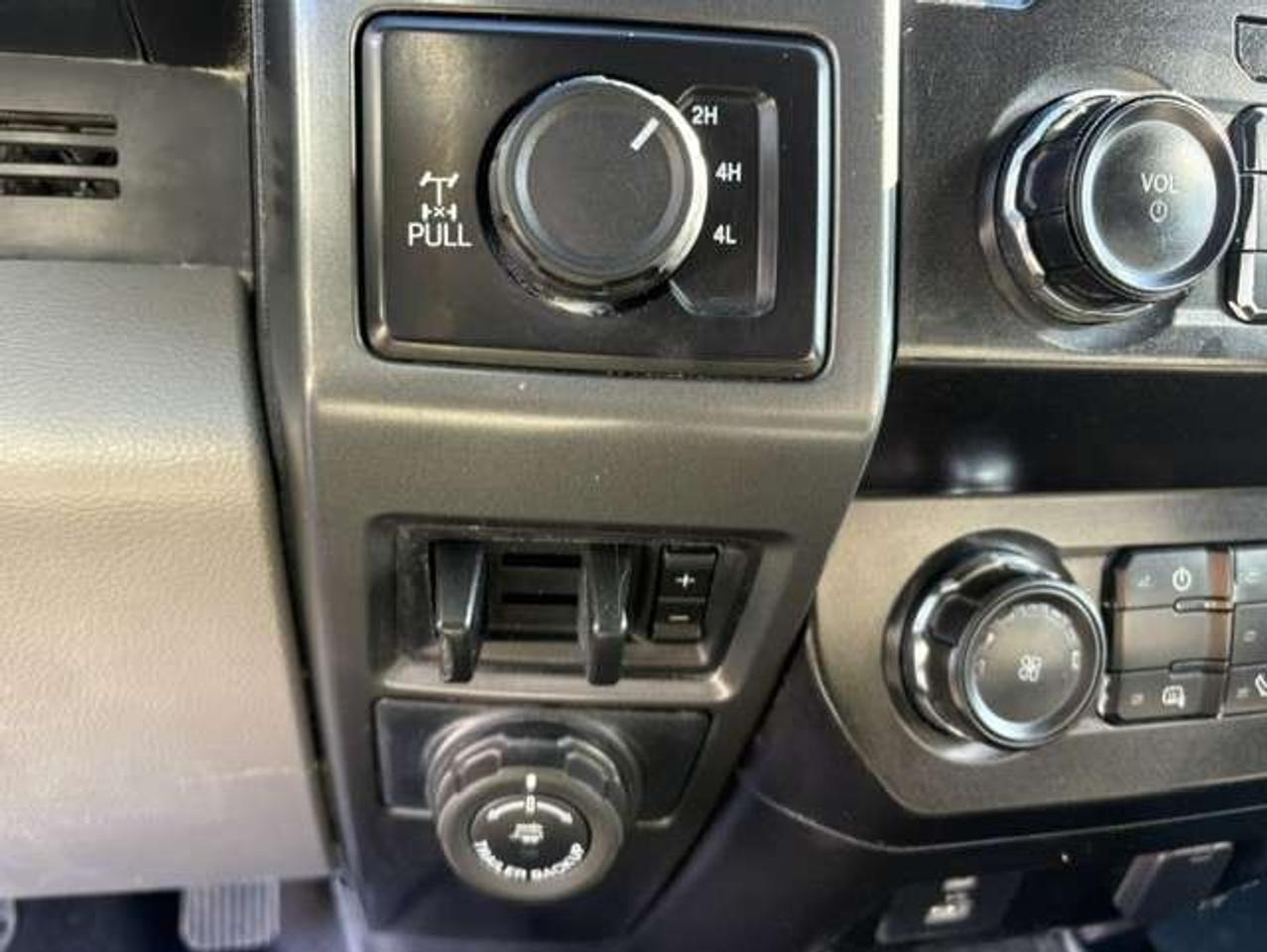 2020 Ford F-350 XLT 4X4 6.7L POWER STROKE DIESEL CREW CAB LONG BOX Photo