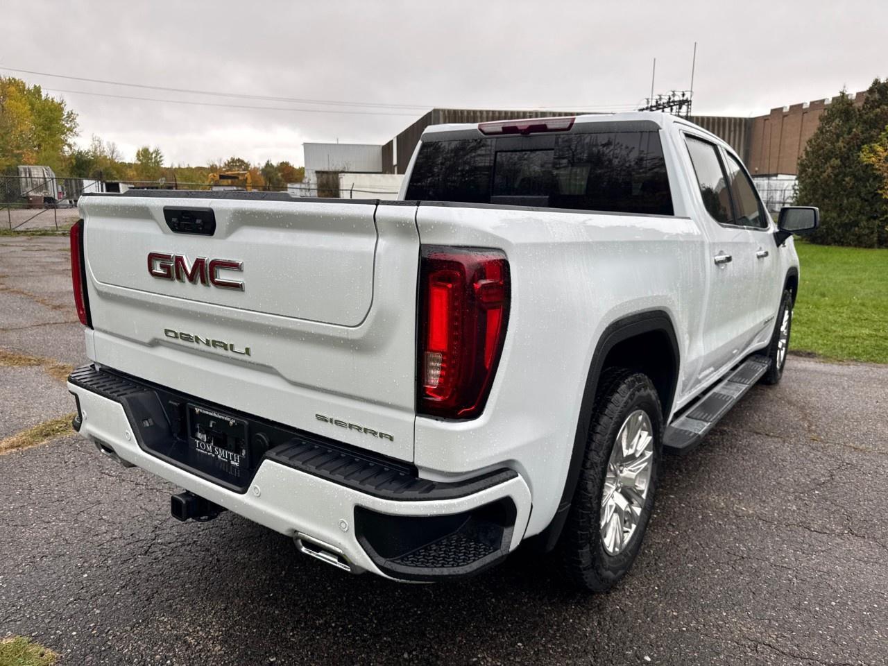 2026 GMC Sierra 1500 Crew Cab Short Box 4-Wheel Drive Denali Photo