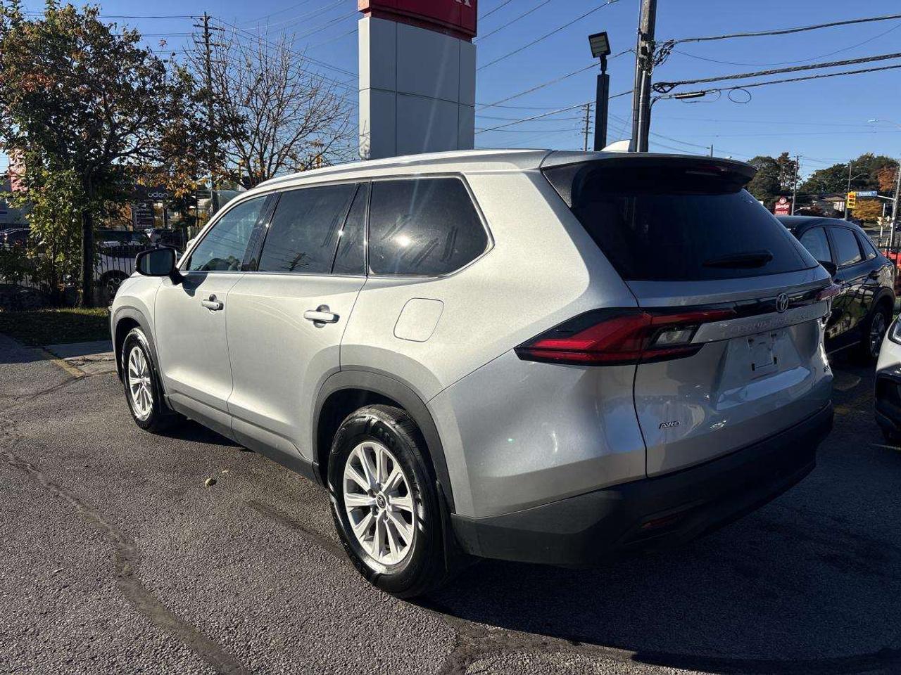 2024 Toyota Grand Highlander XLE Photo3