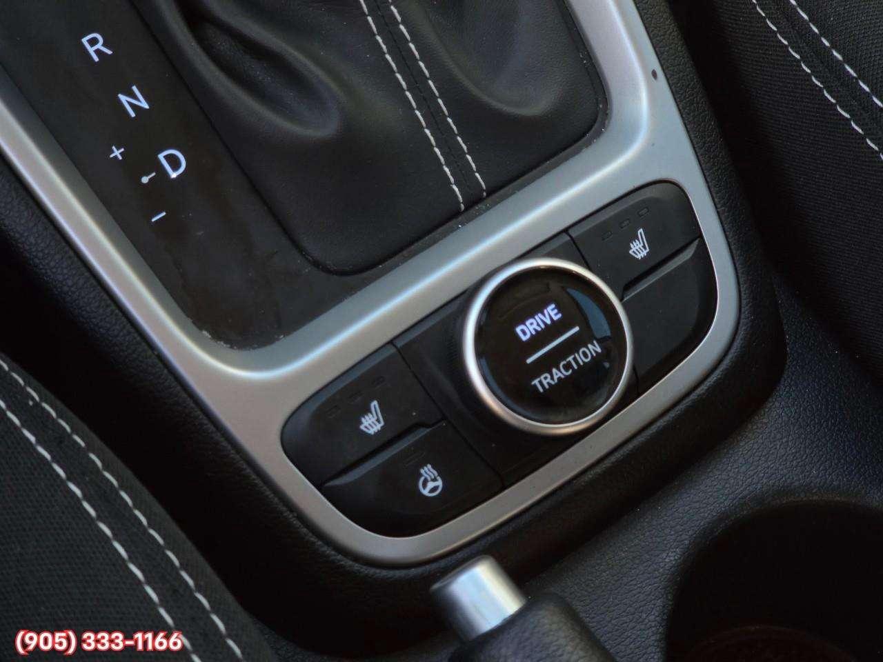 2023 Hyundai Venue Preferred Apple CarPlay & Android Auto • Remote Start System • Heated Front Seats • Lane Assist • Keyless Entry Photo