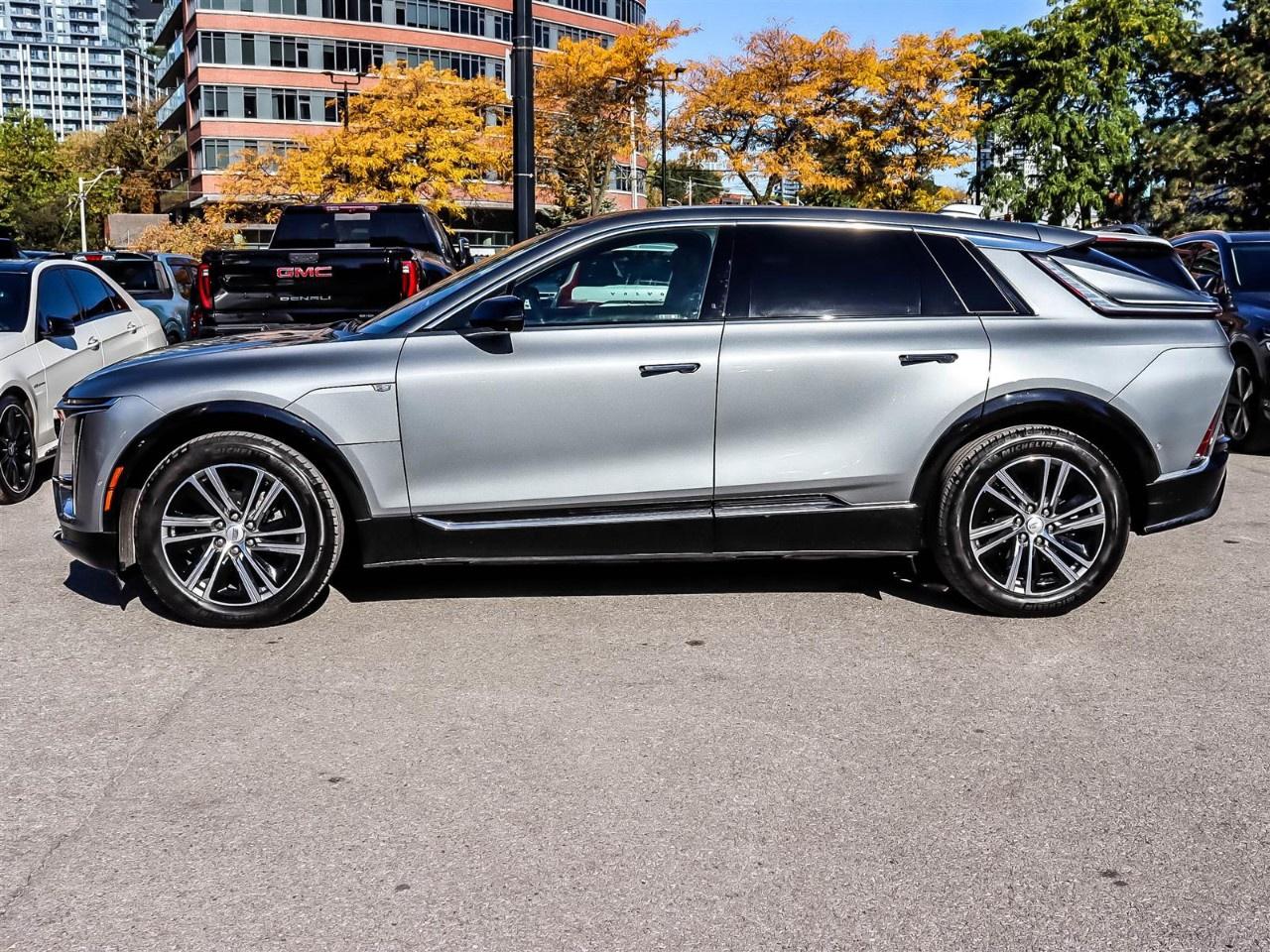 2024 Cadillac LYRIQ 4dr Luxury w/1SC Photo4