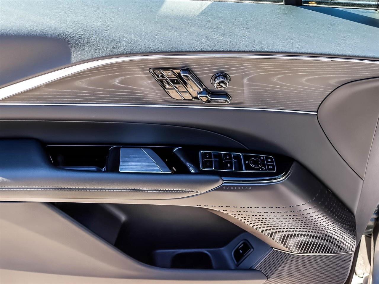 2024 Cadillac LYRIQ 4dr Luxury w/1SC Photo