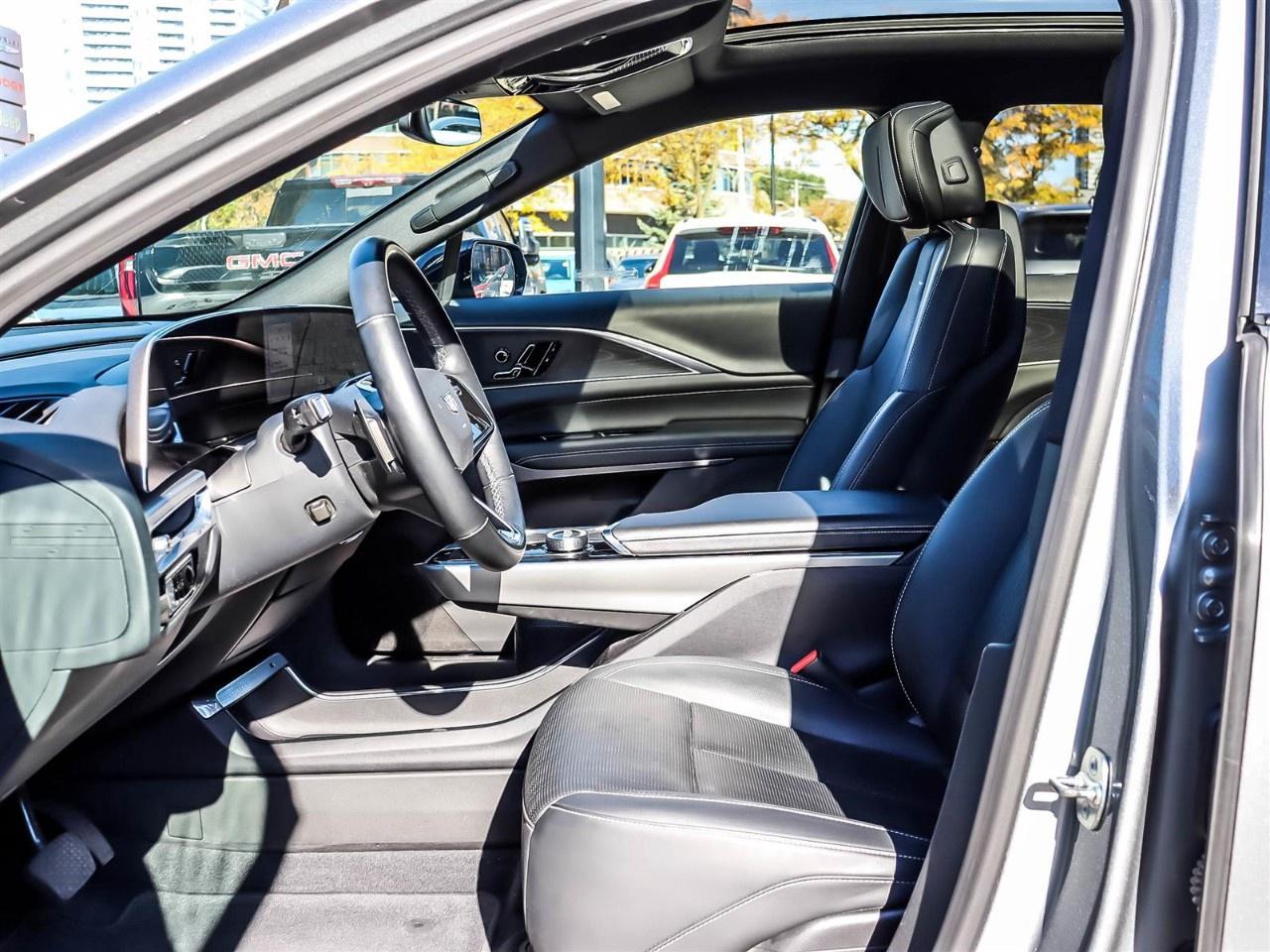2024 Cadillac LYRIQ 4dr Luxury w/1SC Photo